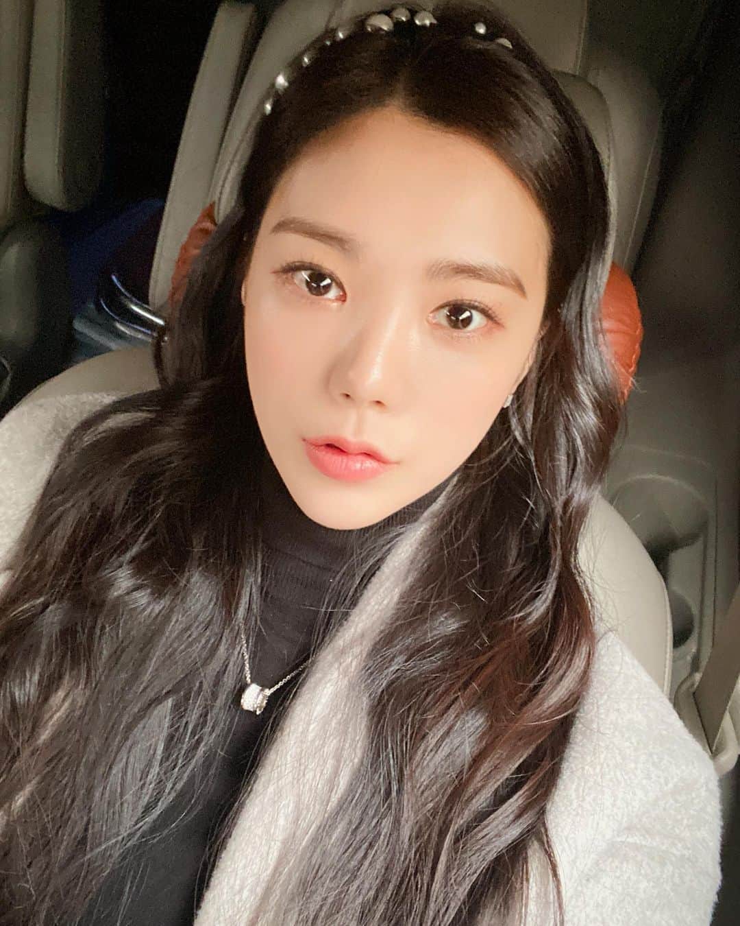 リジ のインスタグラム：「난 호구야 박호구 호박고구마😠」
