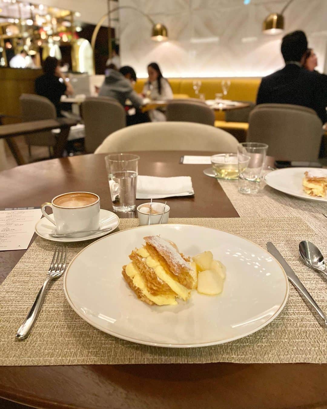 里口風子さんのインスタグラム写真 - (里口風子Instagram)「📍#kashiyamadaikanyama のレストラン#coteau   今更だけど食事の写真も記録。。。 コース一択なんだけど、毎月内容が違うらしくて、季節の食材が楽しめるすってきな和フレンチでした❤︎  クオリティに対してかなりお手頃で、フレンチだけどややカジュアルに行ける場所🍽🍅🍆🥩  以前カフェ利用した時、建物全体を見学させてもらってレストランもバーも素敵だなって思ってたところだったから行けてよかった。  #代官山カフェ #代官山グルメ #代官山レストラン #代官山ディナー #代官山ランチ #樫山代官山 #kashiyama #お誕生日ごはん #過去pic」1月17日 18時36分 - fuuu_ko0716