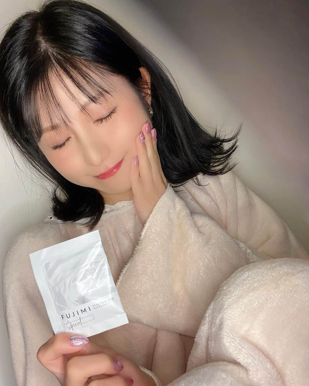 谷川愛梨のインスタグラム：「最近気になってた fujimiのパーソナライズサプリ🍑  ネットで肌診断をして自分の肌にぴったりな 5種類のサプリを処方してくれるの🍑  1日分が個包装で入ってて 持ち運びに便利でとってもよき😊  今年の目標はインナーケアを しっかり続けてやっていくᕦ(ò_óˇ)ᕤ  #fujimi #beautiful #pr #fujimiサプリ #パーソナライズサプリ」