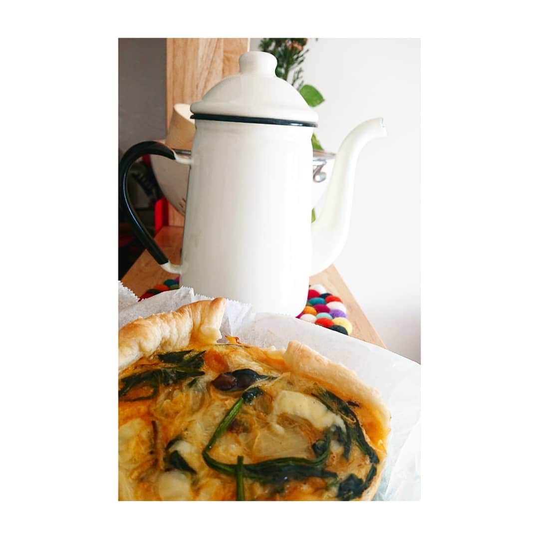 加藤沙知さんのインスタグラム写真 - (加藤沙知Instagram)「#週末ごはん  冷蔵庫に残っているものを使って。  食材を無駄なく使いきれて、 冷蔵庫内が綺麗になって、 なおかつ、食事が出来上がると嬉しいものです♪  明日からの1週間も、 皆様 健やかに。  #キッシュ #おでん #カレー#ナン #ナンは混ぜるだけの簡単セット」1月17日 18時44分 - mrt.kato