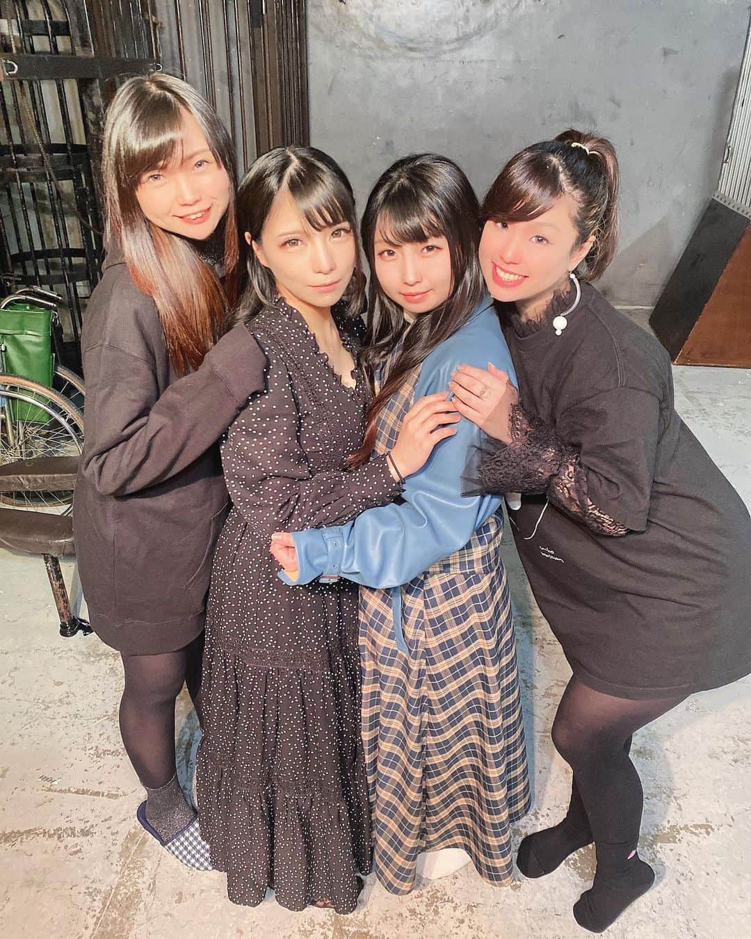 美らかのん（久我かのん）のインスタグラム：「. . . 昨日はスカトロ女子会イベントでした✨ . 来て下さった皆様本当にありがとうございます🙏✨とにかく皆様紳士的で、民度が高くて素晴らし過ぎましたね👏 特別ドリンクも沢山飲んでもらえて嬉しいのです💞 . 女子会メンバーはみんな相変わらずマイペースで最高に面白いし本当好き🥰www . . イベント終了後は打ち上げ＆今後のイベントの作戦会議をして色々決めました👏💞 . . ということで、次回のスカトロ女子会は番外編で東學さんとコラボするよ！！！【4月17日13時45分〜18時ボディペイント撮影会】✨✨✨ . 空けておいてね！！！！！！ . . スカトロ女子会イベントって書くから女性オンリーのイベントだと誤解されがちだけど、女子会ではないのです😶笑 . スカトロ女子会メンバーのイベントってことで認識して下さい😶笑 . 男性も女性も大歓迎です😶💞💞💞 . . . #スカトロ女子会 #スカトロ #女子会 #イベント情報 #撮影会 #ボディペイント #av女優 #セクシー女優 #撮影会モデル」