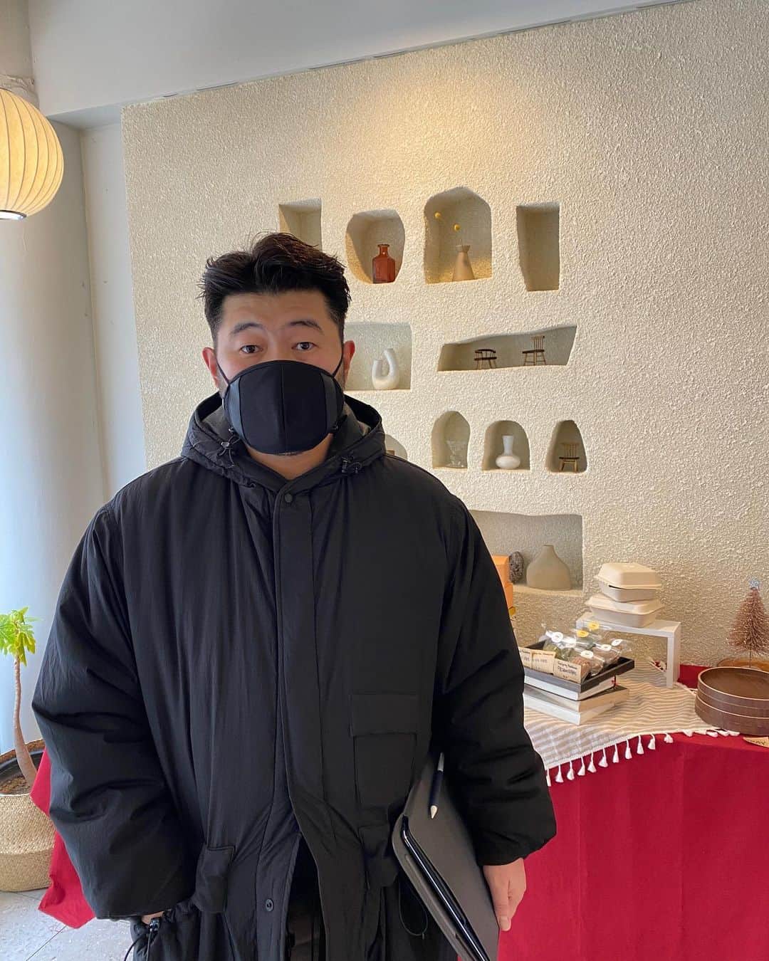 キム・ギバンのインスタグラム：「. 다이어털 성공적? 회의가기전 방앗간에 들러 아아 한 잔 투고! . #다이어털  #커트만했음」