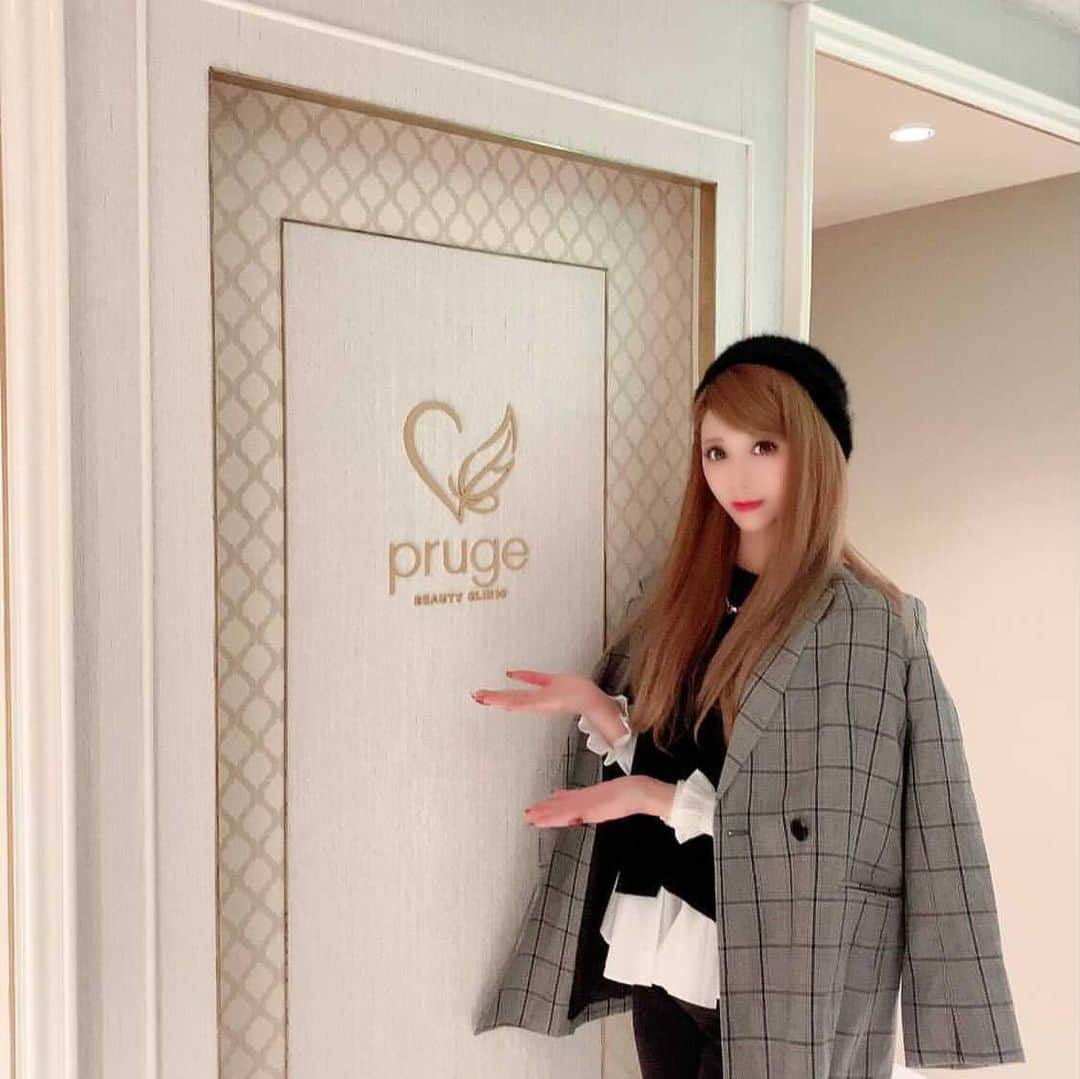 黒咲アンナさんのインスタグラム写真 - (黒咲アンナInstagram)「. . . 💓💓💓 . . . プルージュ美容クリニックで (@pruge_clinic ) ずっと気になってたPRP注射 ぷるぷる注射してきたよ😊✨ . . おでこがゲソっとしてるのと 目の下のクマで疲れて見えてたんだけど 即効で解消～‼️✨✨ . . 1枚目→クリニック 2枚目→麻酔中 3枚目→直後before after 4枚目→術後経過 . . . @dr_okamoto  額のスペシャリストの抜群のセンス💖 . . . ずっとコンプレックスだったから ほんとにやって良かった🥺✨ . . . #黒咲アンナ #名古屋 #nagoya #錦3 #錦３丁目 #歌舞伎町 #六本木 #キャバ嬢 #キャバクラ #キャバクラ嬢 #水商売 #お酒  #美容レビュー #シャンパン #champagne #ナイトワーク #nightwork  #プルージュ美容クリニック #赤羽 #美容外科 #再生医療 #ぷるぷる注射 #PRP #アンチエイジング #おでこぷるぷる注射 #目の下クマ #若返り #美肌 . . . .」1月17日 18時59分 - anchaaaaaan0820