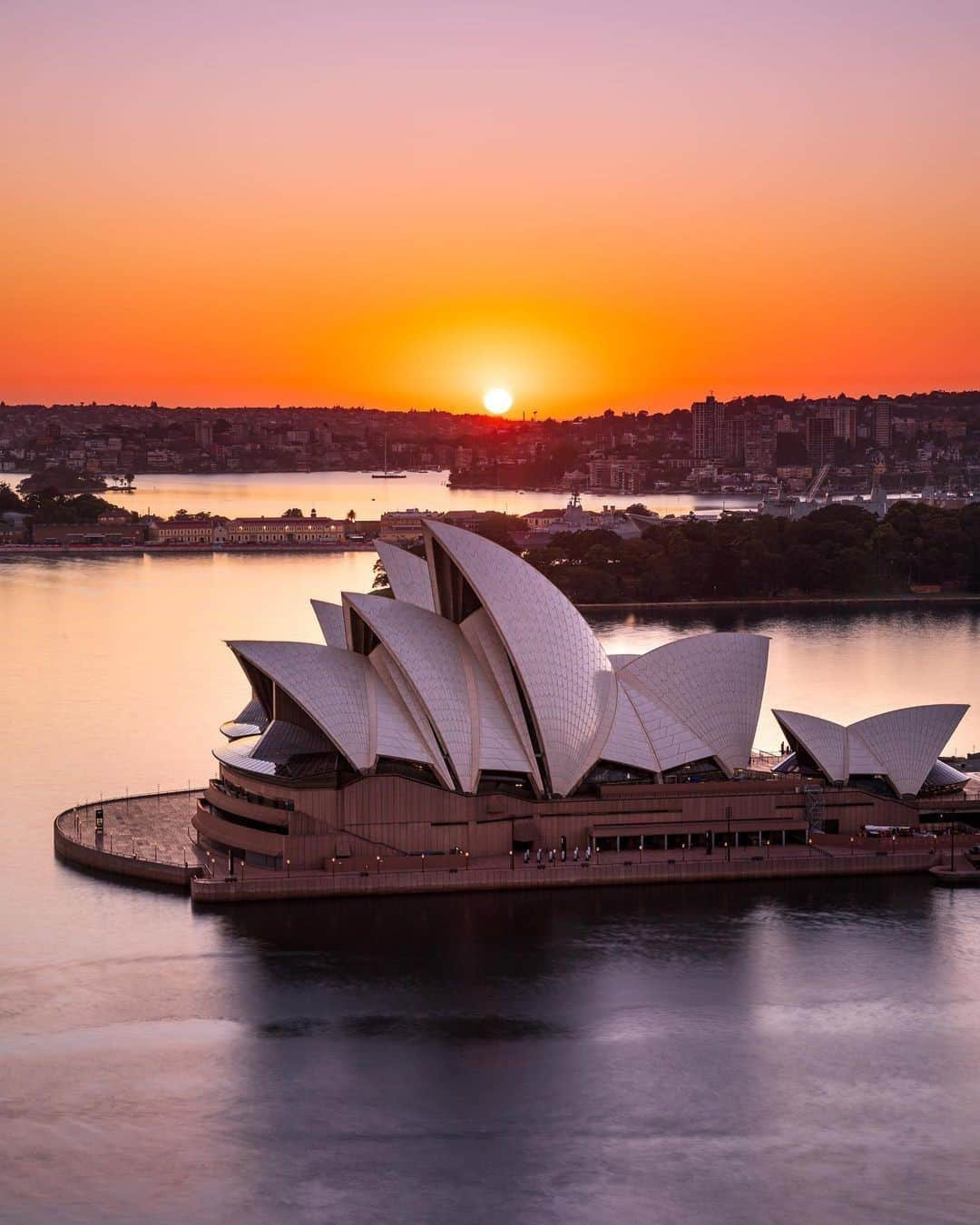 Australiaさんのインスタグラム写真 - (AustraliaInstagram)「So this is what sunrise looks like from the top of the #SydneyHarbourBridge 🙌 Capturing this sight 89 metres above the water is pretty special, or as @elisaeves put it, “It was incredible to look over the bridge and the @sydneyoperahouse as the first sun rays fell upon the harbour!” 😍 To see an unforgettable sight like this for yourself, book a @bridgeclimb and make your way high above @sydney. It's an iconic experience for good reason! #seeaustralia #ilovesydney #loveNSW #BridgeClimbUnlocked #holidayherethisyear」1月17日 19時00分 - australia