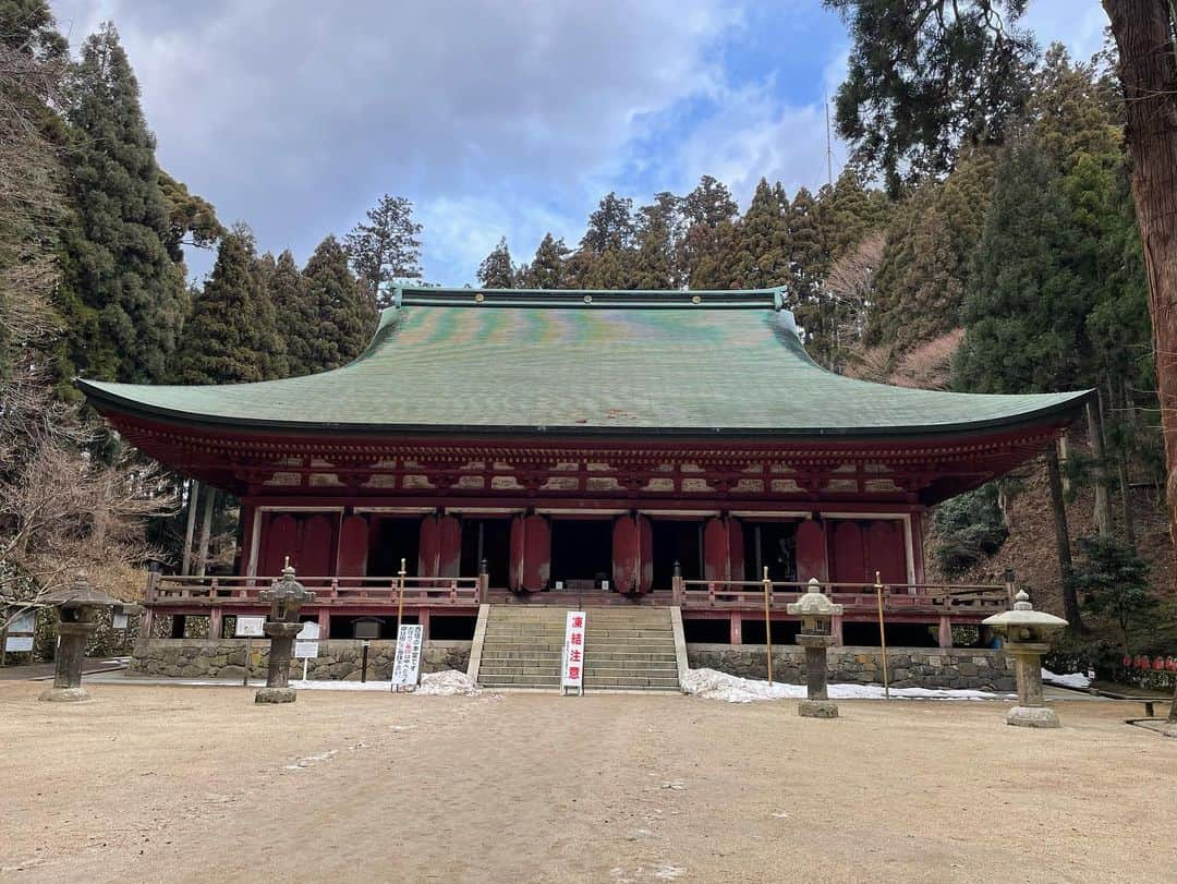 松本翔さんのインスタグラム写真 - (松本翔Instagram)「⛩﻿ ﻿ 今日は始動を前に祈願！﻿ 未来は自分が切り拓いていくしかない！﻿ 何事もやらずして諦めるなんてことはない！﻿ やる！やれる！毎日を楽しく全力で！﻿ ﻿ ⓢ﻿ #比叡山延暦寺#比叡山#御朱印#琵琶湖#滋賀県#大津市#滋賀観光#shiga#MIOびわこ滋賀#初めて知った御朱印ってお金払うんだね」1月17日 19時06分 - matsumotosho444