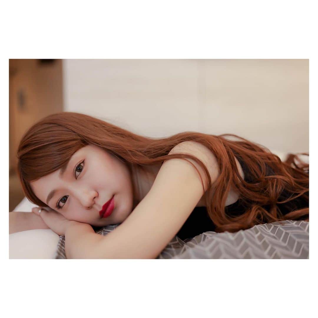愛聖りさのインスタグラム：「.﻿ part2.﻿ .﻿ 紗希さんは、﻿ 『可能性を可視化する』ことを﻿ コンセプトに活躍をされている﻿ カメラマンさんです👩❤️﻿ 2月は紗希さんのお誕生月ということで﻿ バースデイ企画をされるそうです👏✨﻿ 気になる方はぜひ紗希さんの﻿ アカウントをチェックしてください！﻿ ▶︎ @mura_saki_0214 . #写真 #ポートレート #撮影 #写真好きな人と繋がりたい  #ファインダー越しの私の世界  #photo #portrait #shooting  #사진 #촬영 #照片 #拍照 #instagood #followｍe」