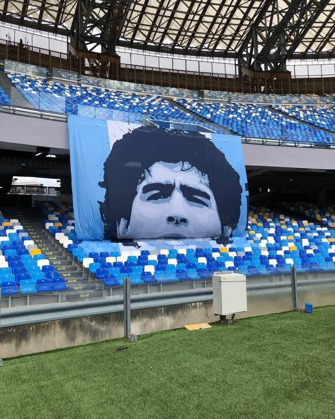 ACFフィオレンティーナさんのインスタグラム写真 - (ACFフィオレンティーナInstagram)「Stadio Diego Armando Maradona 📍  #ForzaViola 💜 #NapoliFiorentina #Fiorentina #ACFFiorentina #DiegoMaradona #StadioMaradona」1月17日 19時10分 - acffiorentina