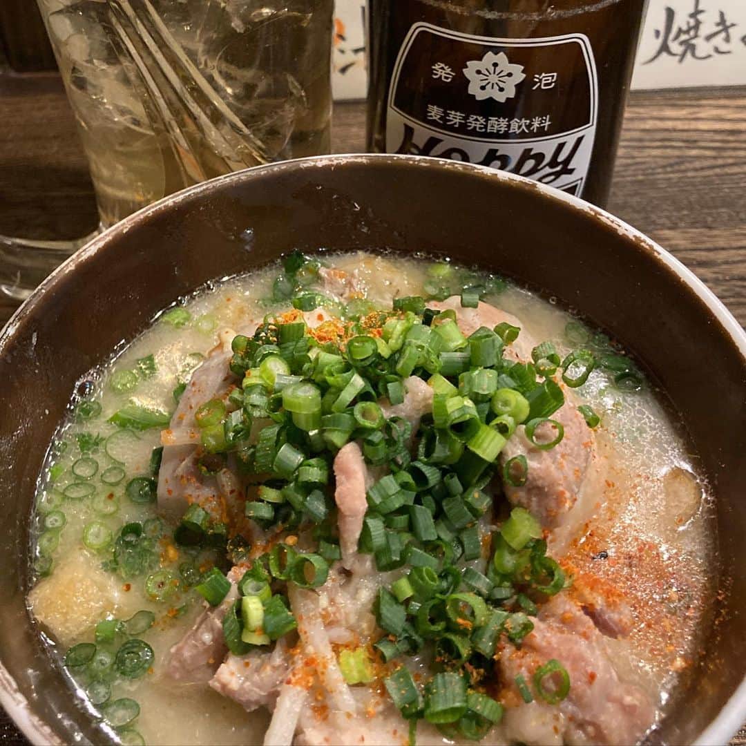 佐藤竜雄のインスタグラム：「密を避けてぼちぼち締めです。 #1人飲み #締めは豚汁 #ホッピー #8時閉店」