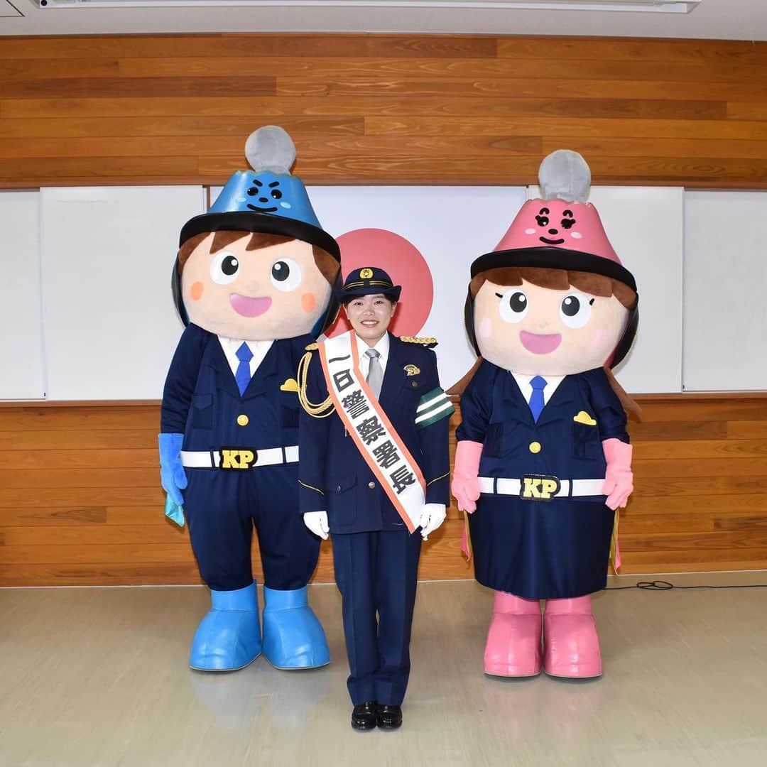 勝みなみのインスタグラム：「去る1月7日に、鹿児島西警察の「一日警察署長」をつとめさせていただきました！！✨また、「鹿児島西警察安全安心アンバサダー」にも任命されました！ 当日は、雪❄️がちらつく中、コロナ禍なので人数を減らし、消毒やディスタンスを保つなど、対策をとっての任命式でした。 鹿児島の皆さんの安全に少しでもお役に立てれば嬉しいです😊 #鹿児島 #鹿児島西警察署  #寒い中ありがとうございました🙏」