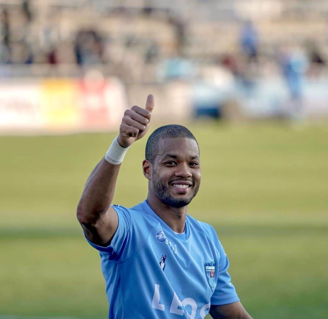 カルフィン・ヨン・ア・ピンのインスタグラム：「It’s official! I’ve signed another season for @yokohamafc 😊」