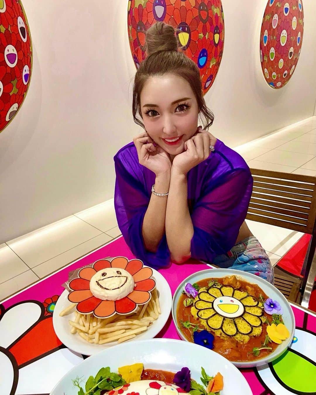 桃瀬とものインスタグラム：「🌼🌸cafe🌸🌼 #村上隆 #カイカイキキ #kaikaikiki  #カフェ #cafe #六本木ヒルズ #roppongi」