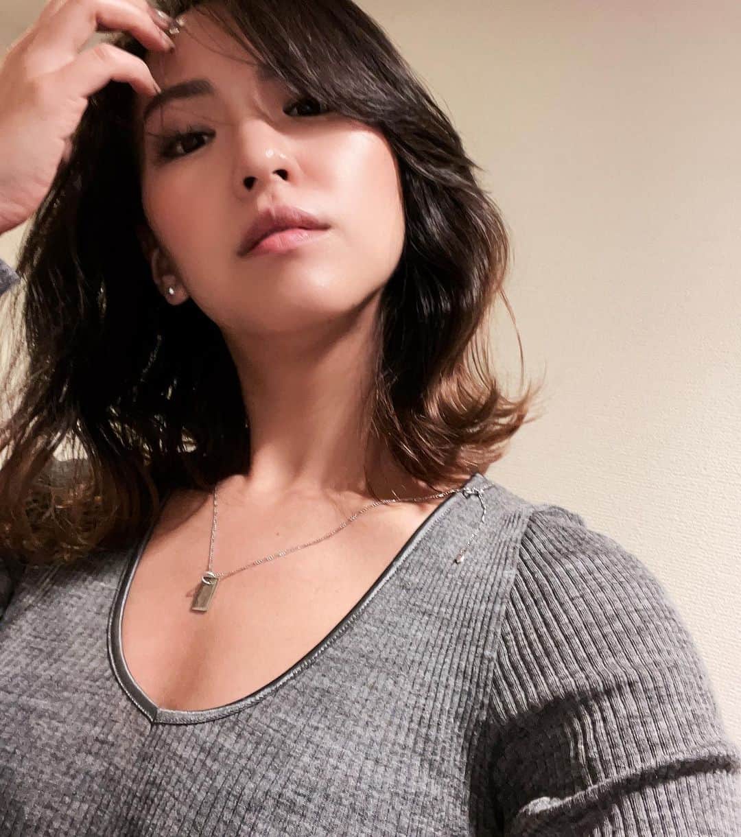 のインスタグラム：「ブリーチは残したままで ヘアカラーのトーン抑えました💕  Thank you @kunio_horiuchi  @peekaboosalonsofficial」