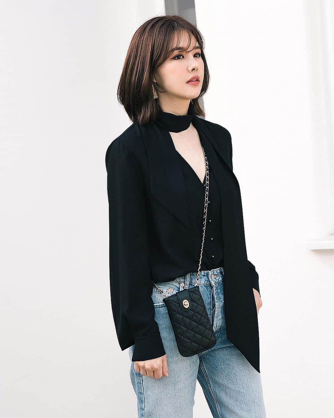 パク・ウンジのインスタグラム：「행복도 온몸으로 누리고,  슬픔도 성숙하게 이겨내는 어른이 되고 싶다🙏  - 1월도 반이 지나가고 있네요! 다짐한 것들 몇개는 벌써 놓쳤을지라도 하나는 꾸준히 지켜내도 성공한 한 해가 아닐까? 싶어요👍  올해 저는 더 많이 베풀고 챙기는 마음을 절대 잊지 안기로 다짐했어요.   그런 의미에서 지금 제 브랜드 @egeepark_official 계정에서  선물 이벤트 진행중이에요🎁 선물은 제가 만든 마스크 체인 굿입니다. 쿄쿄 참여하시고 선물 받아가셔용🙌 더 드릴 때 행복해지는 은자언니🙆‍♀️」