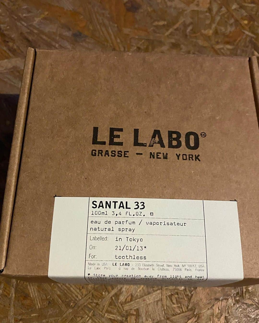 カワグチジンさんのインスタグラム写真 - (カワグチジンInstagram)「君のLELABOのSANTAL33の香水のせいだよ〜  #lelabo  #lelabofragrances   #toothless  #歯無し」1月17日 20時00分 - kurtcojain