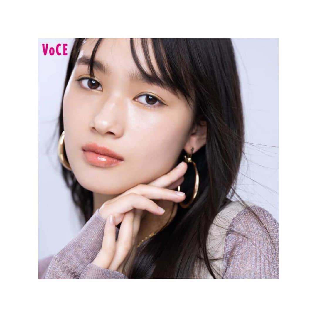 新井舞良のインスタグラム：「@vocemagazine 2021開運メイク💄 私はやぎ座なのでイエローメイク今年は沢山したいとおもいます🌛ぜひご自分の星座の開運メイクチェックしてみて下さい！」