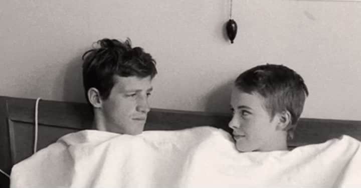 イネスドゥラフレサンジュのインスタグラム：「Sunday Mood! Jean Seberg et Jean-Paul Belmondo dans le film "À bout de souffle" de Jean-Luc Godard 1960  #inesdelafressange #inesdelafressangeparis #jeanseberg #belmondo」