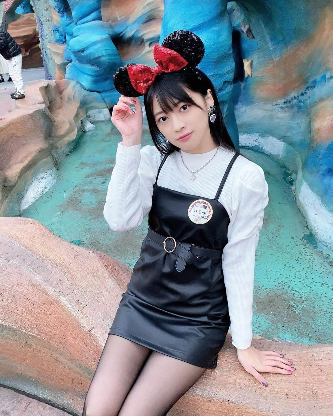 藤田いろはのインスタグラム：「ついに明日でミスFLASHの活動は2021年の子にバトンタッチします！﻿ オーディション期間合わせると2年近く。﻿ あっという間だったなあーーー！﻿ ミスFLASHの応援ありがとうございました🌟﻿ これからも応援よろしくお願いします🐰💓﻿ ﻿ ﻿ ﻿ ﻿ ﻿ ﻿ ﻿ ﻿ ﻿ ﻿ ﻿ ﻿ ﻿ ﻿ ﻿ ‪#藤田いろは#グラビア#gravure #japanesegirl #レースクイーン#tokyo  #l4l #aziangirl  #ビジョビ  #뷰티스타그램  #cosplay #黒髪ロング#팔로우#소통해요#셀스타그램#モデル #model #그라비아 #日本的 #ディズニーコーデ #ディズニーシー #ootd #ミニーコーデ #黒タイツ #フェチ #脚フェチ #ミスflash #卒業 #liquem #彼女感」