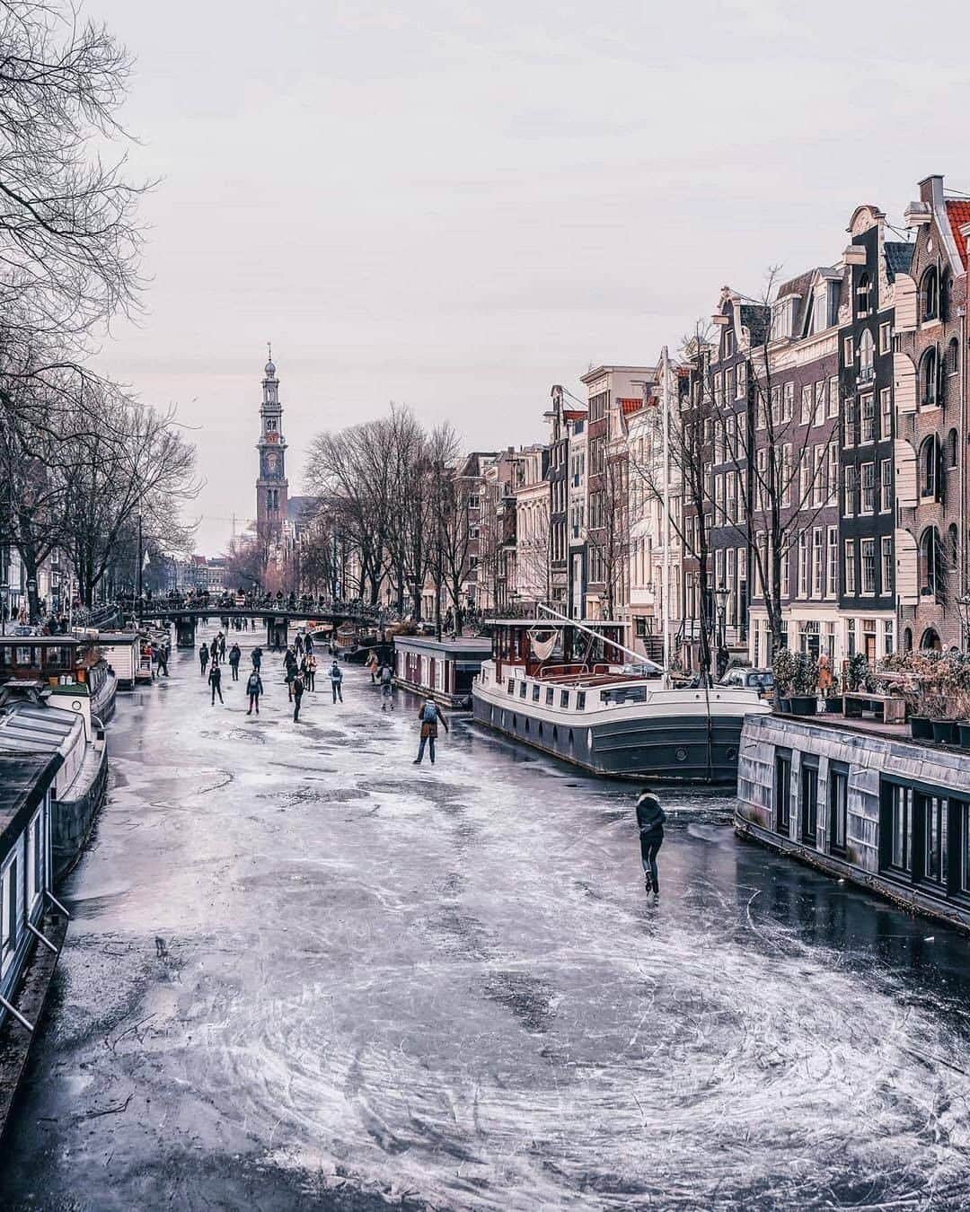9GAGさんのインスタグラム写真 - (9GAGInstagram)「Once upon a winter ❄️ Follow @voyaged fore more winter gems around the 🌍 - 📷 @een_wasbeer - #voyaged #amsterdam #thenetherlands #9gag」1月17日 20時30分 - 9gag