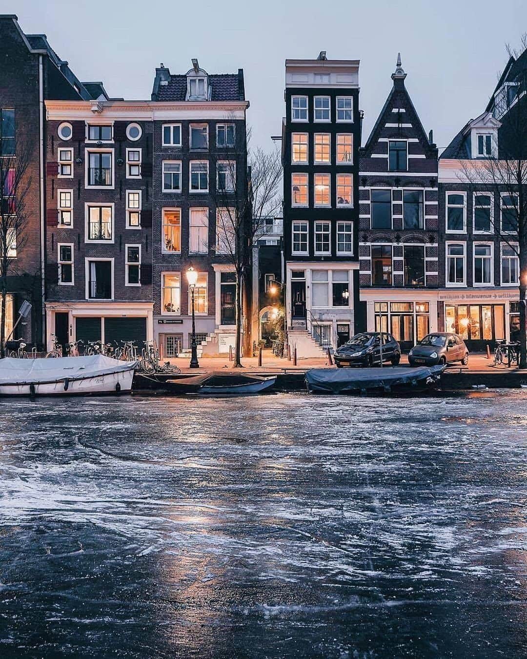 9GAGさんのインスタグラム写真 - (9GAGInstagram)「Once upon a winter ❄️ Follow @voyaged fore more winter gems around the 🌍 - 📷 @een_wasbeer - #voyaged #amsterdam #thenetherlands #9gag」1月17日 20時30分 - 9gag