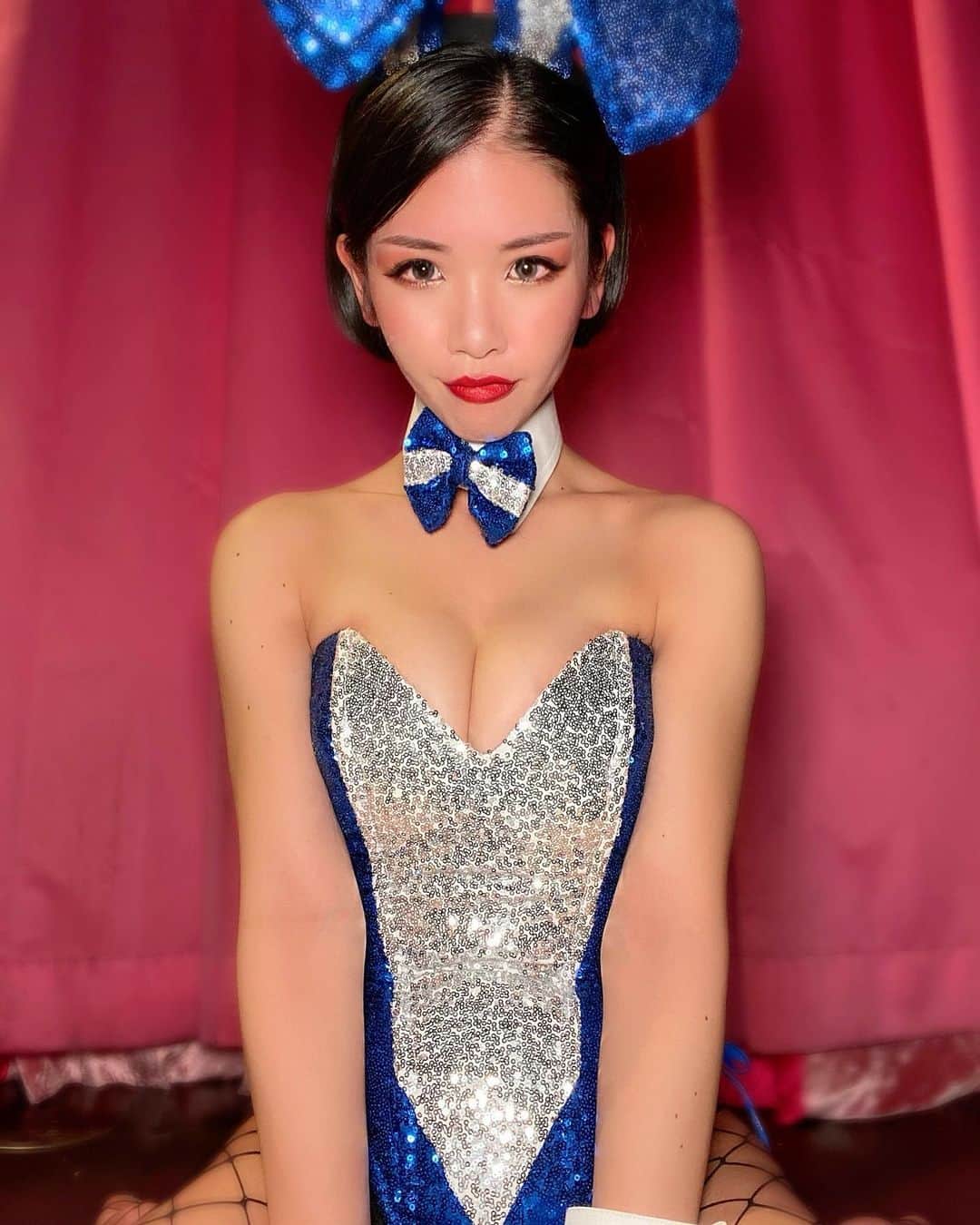 Yukkyさんのインスタグラム写真 - (YukkyInstagram)「bunny girl???💙🦋💎💦 . . . . . #burlesquetokyo#burlesque#showgirl#dancer#japanesegirl#girl#grandcabaret#instalike#instadaily#instagood#lfl#fff#costume#anime#bunnygirl#cosplay#bodymake#tokyo#バーレスク東京#ダンサー#黒髪ボブ#ショートヘア#メイク#舞台#ボディーメイク女子#バニー#バニーガール#コスプレ#衣装#鎖骨」1月17日 20時25分 - _5y_k_y1_