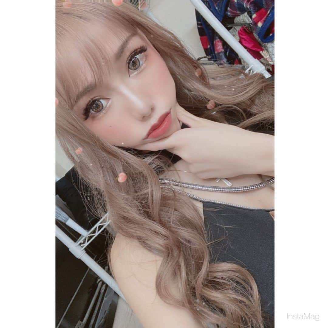あゆかのインスタグラム：「今日はお休み！！！ クリニック行ってお買い物！ 初めてソノクイーンしたんだけど 痛いし赤いし今日パックしないとだめだ🌚 3か月持続するから楽しみ🥰 お友達にも会えて嬉しい♡ 今日は湯船浸かれないから シャワーのみ🚿 今日出勤できなくてごめんねw 来週もできないww  #ソノクイーン .  #千葉キャバクラ#千葉富士見キャバ嬢#千葉富士見町キャバ嬢#千葉富士見キャバクラ#arドレス#ジュエルズドレス#オンラインキャバクラ#ファッション好きな人と繋がりたい#ヘアメイク#お家スタイル#息してる？#followｍe4 #follow4like#followtrain」