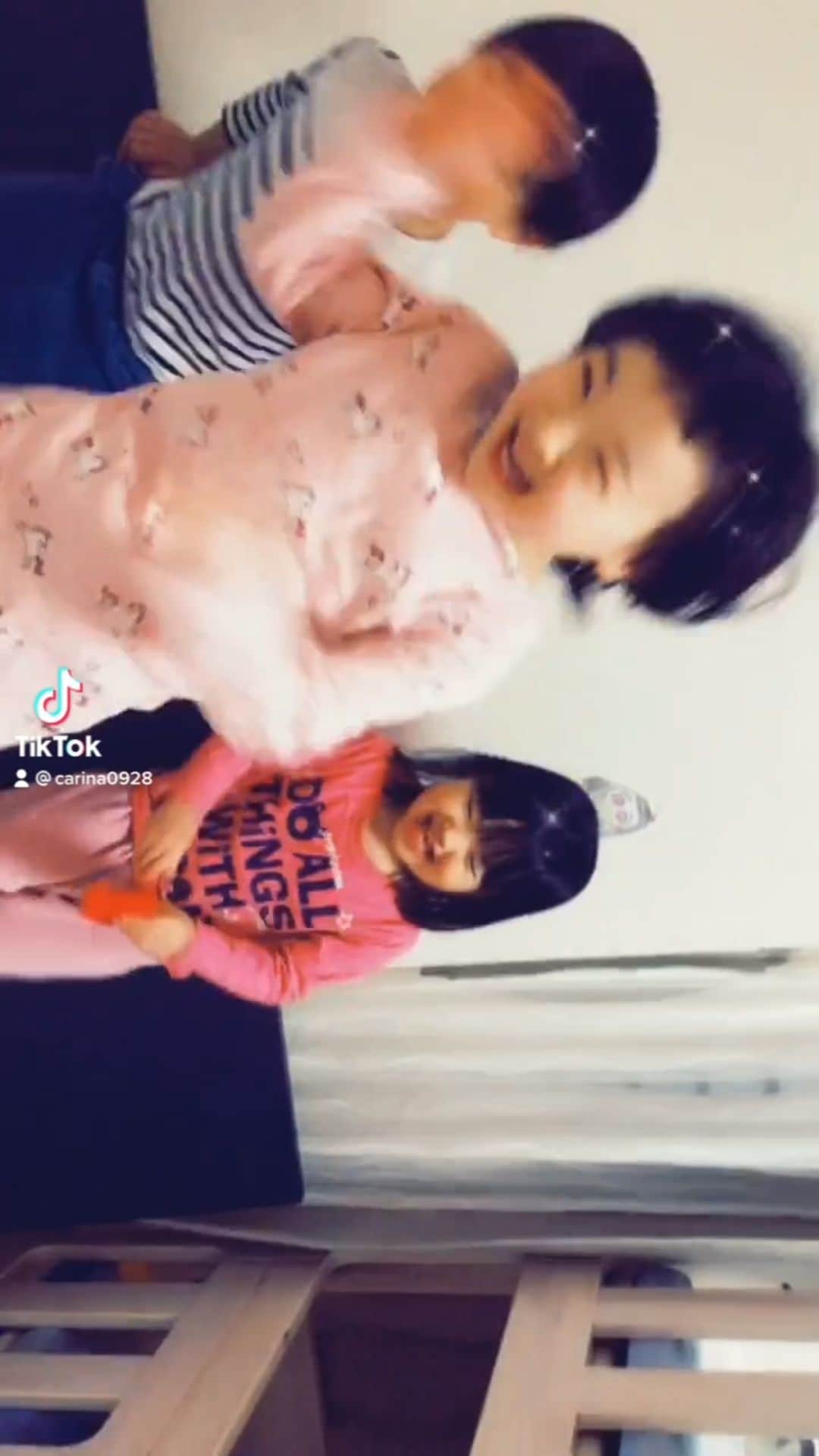 高村凛のインスタグラム：「#双子#twins#5歳#3歳」