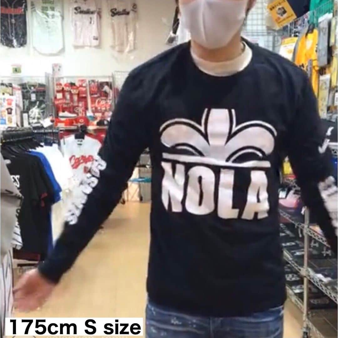 セレクションスタッフさんのインスタグラム写真 - (セレクションスタッフInstagram)「.﻿ NFL × Nike Tee 💛﻿ ﻿ ストーリーで上げた際サイズ感のお問い合わせがあったので実物を見た、着た感想をお伝えします！﻿ ﻿ USサイズなのもあって、着丈袖丈やや長めの作りだと思います。﻿ 大阪店スタッフがライブで着比べてくれましたが﻿ 175cm、普通体型な場合はMが良い！﻿ 166cmくらいならSが良い！﻿ ということでした^_^(私はM着てるけど笑)﻿ ﻿ 175cmくらいの身長の方が、S着事もできますが﻿ ややタイト目になり袖丈もぴったり若しくは、少し短いと感じる方もいるかもです。﻿ ﻿ 今なら入荷ほやほやアイテムなので、サイズ揃ってます♫﻿ ﻿ ﻿ 気になるサイズ感などDMでご相談くださいませ😊💛﻿ ﻿ ﻿ ﻿ #nfl #アメフト #アメフトが好きだ #スポーツコーデ #セレクション新宿 #セレクション大阪 #スーパーボウル #superbowl #ストリートファッション #greenbaypackers #packers #グリーンベイパッカーズ #パッカーズ ﻿#セインツ #チーフス #nike」1月17日 20時39分 - selection_headoffice