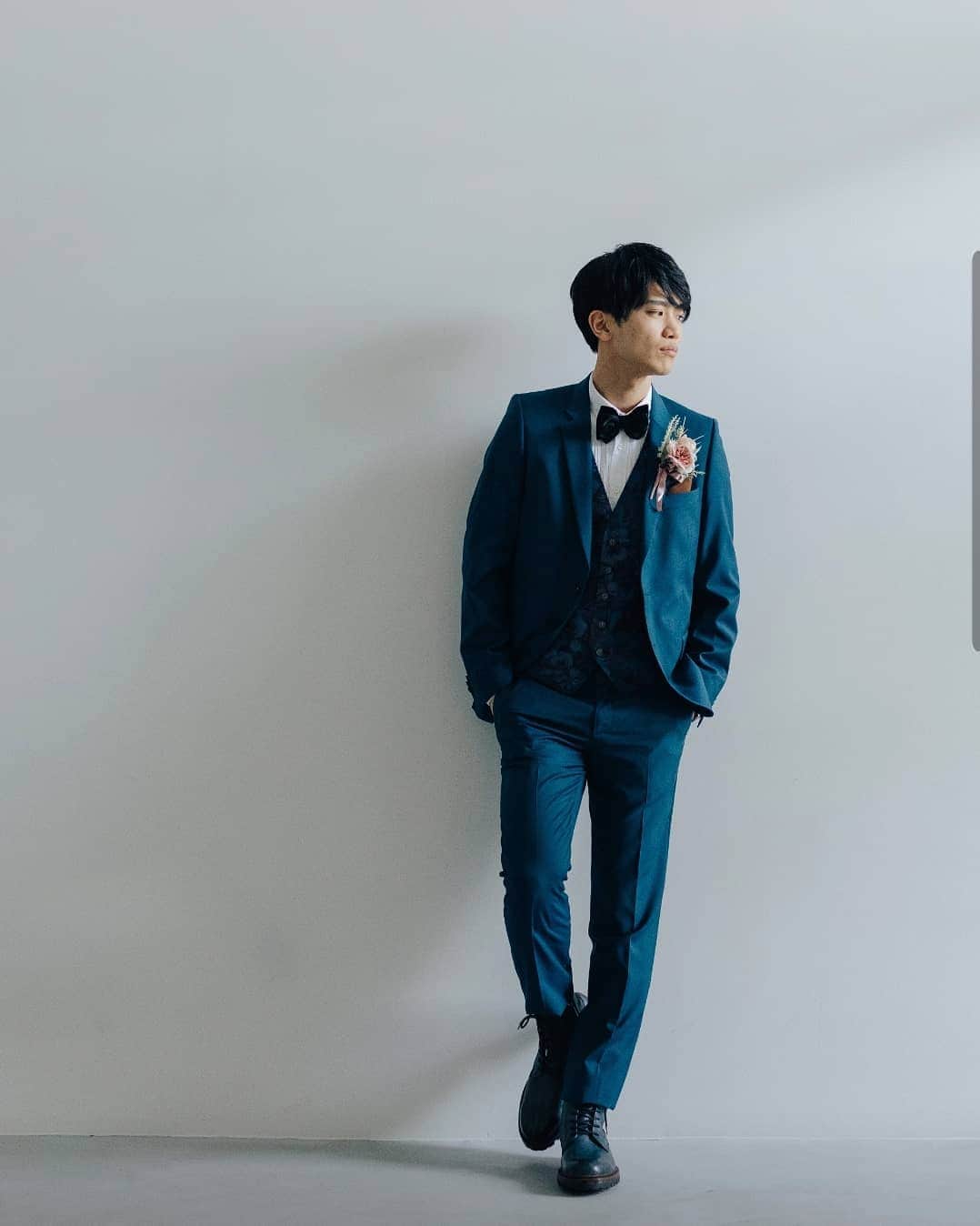 Cli'O mariageクリオマリアージュさんのインスタグラム写真 - (Cli'O mariageクリオマリアージュInstagram)「寒い冬のスタジオでのフォトウエディングの撮影🥀 柔らかな光のなかでのスタジオ撮影 @annakaraofficial のドレスも素敵でした🕊️ . ご新郎様でファッショナブルに決めたい方にもお勧めのコーディネート🕊️ . 今年の撮影は混みあう予想ですから、スタジオやクリエーターの御予約は、御早めをお勧めしています🥀 日程決まってから、ゆっくりお衣装選びも良きものです✨ . ★リアルなクリオマリアージュブライズをご紹介しております⏬  @cliomariage_brides ★パーティーや花嫁アクセサリーのご購入検討中の方はこちらをご覧ください⏬ @cliomariage.shop . The request of photo wedding is also possible. Please make an appointment. ↓↓↓ ☏+81-3-3770-9722 ✉info@cliomariage.com 1-16-16-5F Dogenzaka,Sibuya,Tokyo #cliomariage #photowedding #クリオマリアージュ #フォトウエディング #ウエディングフォト #ウエディングドレス #ドレス試着 #結婚準備 #ドレス探し  #海外挙式 #前撮り #後撮り #ファミリー婚 #レストランウエディング #プレ花嫁 #卒花嫁  #高身長花嫁 #家族婚  #2021冬婚　#2021春婚 #2021夏婚　#ナチュラルウエディング #ウェディングドレス試着 #カラードレス試着 #ドレス迷子 #ウェディングドレス迷子 #コードスリー #Aライン  #weddingdress #お色直しドレス」1月17日 20時36分 - cliomariage
