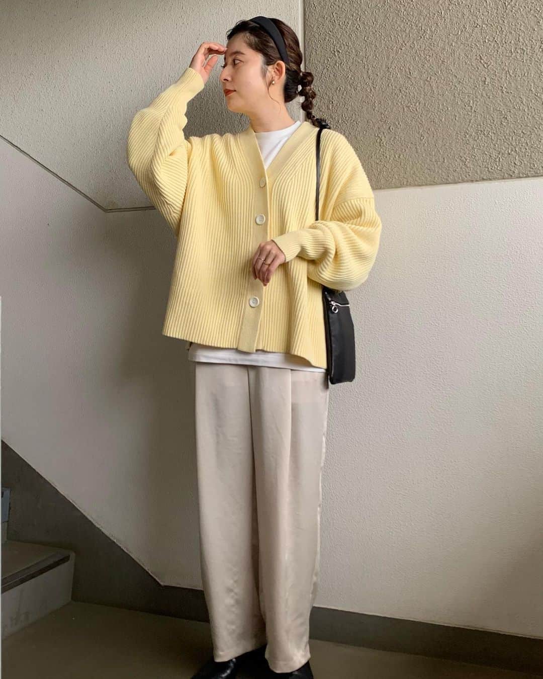 my9mj8のインスタグラム：「﻿ 　﻿ こんなご時世だから中々オシャレしてお出かけできないけど﻿ やはり可愛い洋服着るとテンション上がる💕﻿ ﻿ あまり着たことない淡い黄色に挑戦！🍋﻿ ﻿ ﻿ 月末の予定もなくなり寂しいけど﻿ お家でゆっくり過ごそう🏠﻿ ﻿ 最近は長電話にもハマっております🤍笑﻿ （TEL友は1人しかいない😂）﻿ ﻿ ﻿ #ファッション#コーデ#コーディネート#fashion #coordinate #code #オシャレ #ootd #outfit #wear」