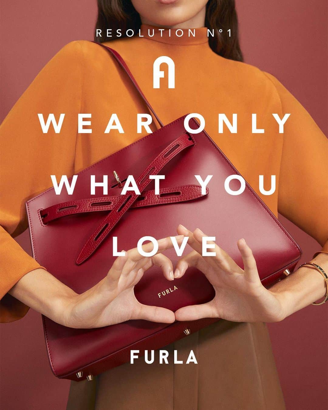 フルラのインスタグラム：「Make your 2021 a wonderful year: be focused on one key aim that  you want to achieve.  #thefurlasociety #furlafeeling #furlagift #newcollection #furla #accessories #fashion」
