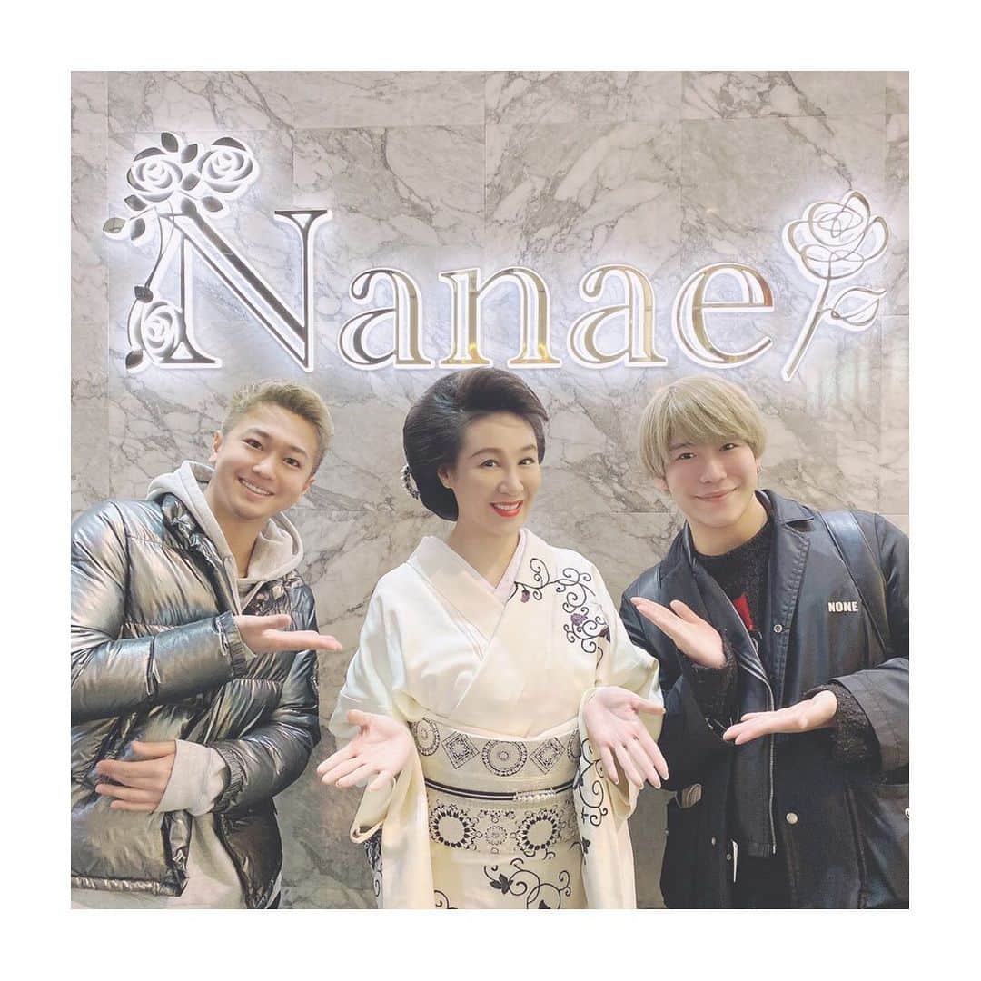 唐沢菜々江のインスタグラム：「先日、2すとりーとのゆうきさん、たつやさんとYouTubeコラボ致しました‼️🤗 笑いの絶えない撮影でとっても楽しかったです❣️ 銀座ななえチャンネルでは おふたりが着物を着てママに😳✨✨ 2すとりーとさんでは ゲイバーとクラブの違いについて 対談しております😉✨ どちらも動画アップされていますので、ぜひご覧ください❣️  #2すとりーと #ゆうき #たつや #youtube #ユーチューブ #コラボ #唐沢菜々江 #ななえママ #菜々江ママ #クラブななえ #nanae #銀座 #東京 #新宿 #歌舞伎町 #2丁目 #ゲイバー #クラブ #銀座クラブ #高級クラブ #メイク #ヘアメイク #ヘアアレンジ #エステ #tokyo #fashion #japan #一徳」