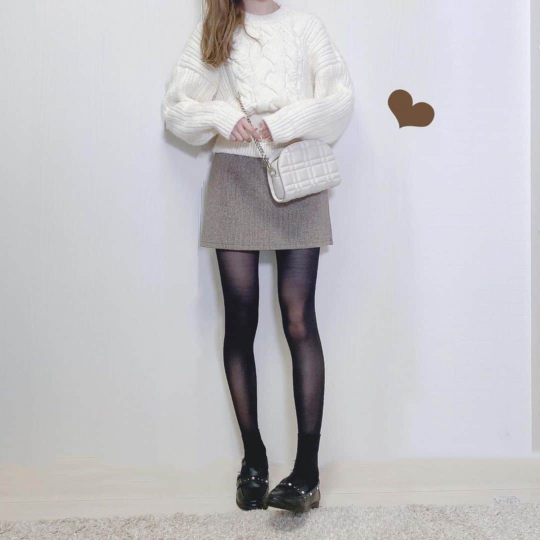 natsumiさんのインスタグラム写真 - (natsumiInstagram)「タイツコーデ𓂃 𓈒𓏸🌙🌙 ㅤㅤㅤㅤㅤㅤㅤㅤㅤㅤㅤㅤㅤ 冬は甘いコーデがしたくなりますং ㅤㅤㅤㅤㅤㅤㅤㅤㅤㅤㅤㅤㅤ ㅤㅤㅤㅤㅤㅤㅤㅤㅤㅤㅤㅤㅤ お気に入りのスカートは @grl_official で、 白のニットは @zara です♡ ㅤㅤㅤㅤㅤㅤㅤㅤㅤㅤㅤㅤㅤ ㅤㅤㅤㅤㅤㅤㅤㅤㅤㅤㅤㅤㅤ アウターは ZOZOでげっとしました☺️ ㅤㅤㅤㅤㅤㅤㅤㅤㅤㅤㅤㅤㅤ ㅤㅤㅤㅤㅤㅤㅤㅤㅤㅤㅤㅤㅤ 洋服はタグ付け🏷してるから みてください𓂃 𓈒𓏸 ㅤㅤㅤㅤㅤㅤㅤㅤㅤㅤㅤㅤㅤ ㅤㅤㅤㅤㅤㅤㅤㅤㅤㅤㅤㅤㅤ 今日も最後まで見てくださって ありがとうございます(  ˇ-ˇ )！ ㅤㅤㅤㅤㅤㅤㅤㅤㅤㅤㅤㅤㅤ ㅤㅤㅤㅤㅤㅤㅤㅤㅤㅤㅤㅤㅤ ㅤㅤㅤㅤㅤㅤㅤㅤㅤㅤㅤㅤㅤ #grl購入品 #zara #プチプラコーデ #ナツシフク」1月17日 21時06分 - iskw_ntm