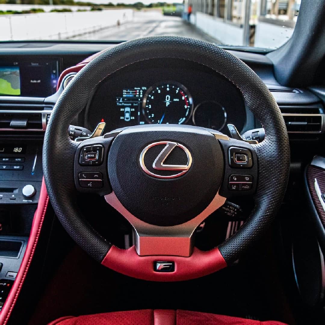 Lexus UKさんのインスタグラム写真 - (Lexus UKInstagram)「If you were in this seat, where would you drive? #LexusRCF Track Edition.」1月17日 21時00分 - lexusuk