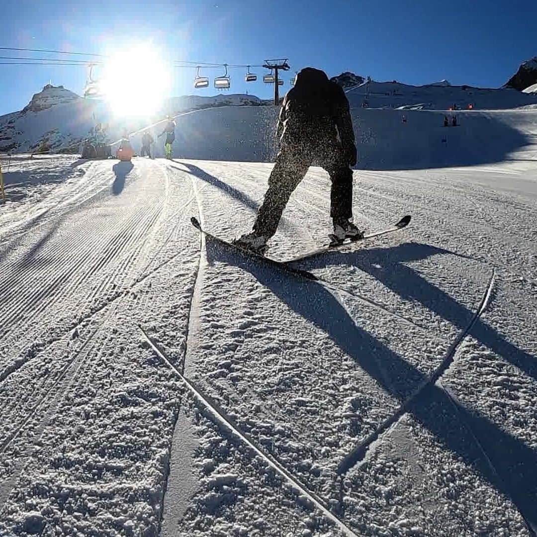 オリンピックチャンネルのインスタグラム：「It's Romane Miradoli's world. We're just along for the ride. 🤩  Follow France's fastest skiers in a season like no other on the Olympic Channel. #cirqueblanc   @romane_miradoli @fisalpine  @franceolympique @fedfranceski」