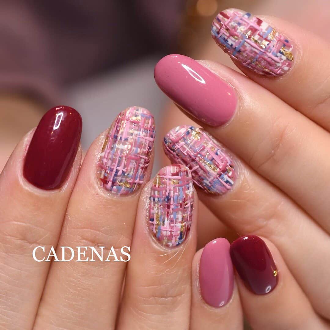 Yuka Maeda ::manicurelistのインスタグラム：「. . Salon data▼ ＝＝＝＝＝＝＝＝＝＝＝＝＝＝＝＝＝＝＝＝ . CADENAS -nail eyelash salon- ●Nail artist  @yuka.maeda  @yuki_cadenas ●eyelash　@cadenaseyelash  ゲストに愛と感動を…♡ . 【 LINE ＠cadenas 】 ご予約/お問い合わせはLINEよりお気軽に🤲 ▶︎▶︎#cadenasnail デザインアップしてます♡  price…★⭐︎Instagram特別キャンペーン中⭐︎★ . 「インスタ見たよ👀」と LINEからご予約で特別プライス7500円！！ . ※ご新規様限定 ※キャラクターや特殊なエレメント等のみ 別途料金いただく場合ございます🙇🏻‍♀️ . . price…初回8000円（オフ込み） access…大阪市北区堂山町16-1  中崎町駅  徒歩5分 /  梅田駅  徒歩6分 . tel… 06-4792-8617 ＝＝＝＝＝＝＝＝＝＝＝＝＝＝＝＝＝＝＝＝ . . .  #中崎町ネイルサロン #梅田ネイルサロン #大阪ネイルサロン #関西ネイルサロン #インスタネイル #instanails #instanail #トレンドネイル #ネイルサンプル #ツイードネイルデザイン  #ネイルブック #チェックネイル #ネイルチェンジ #今月のネイル #にゅーねいる #冬ネイル #ツイードネイル  #ネイル大好き #赤ネイル #ネイル部 #女子力向上委員会 #女子力 #女子力ネイル #アートネイル #rednails  #ニューネイル  #ナノソル #ナノソルcc  #ナノソル販売店大阪」