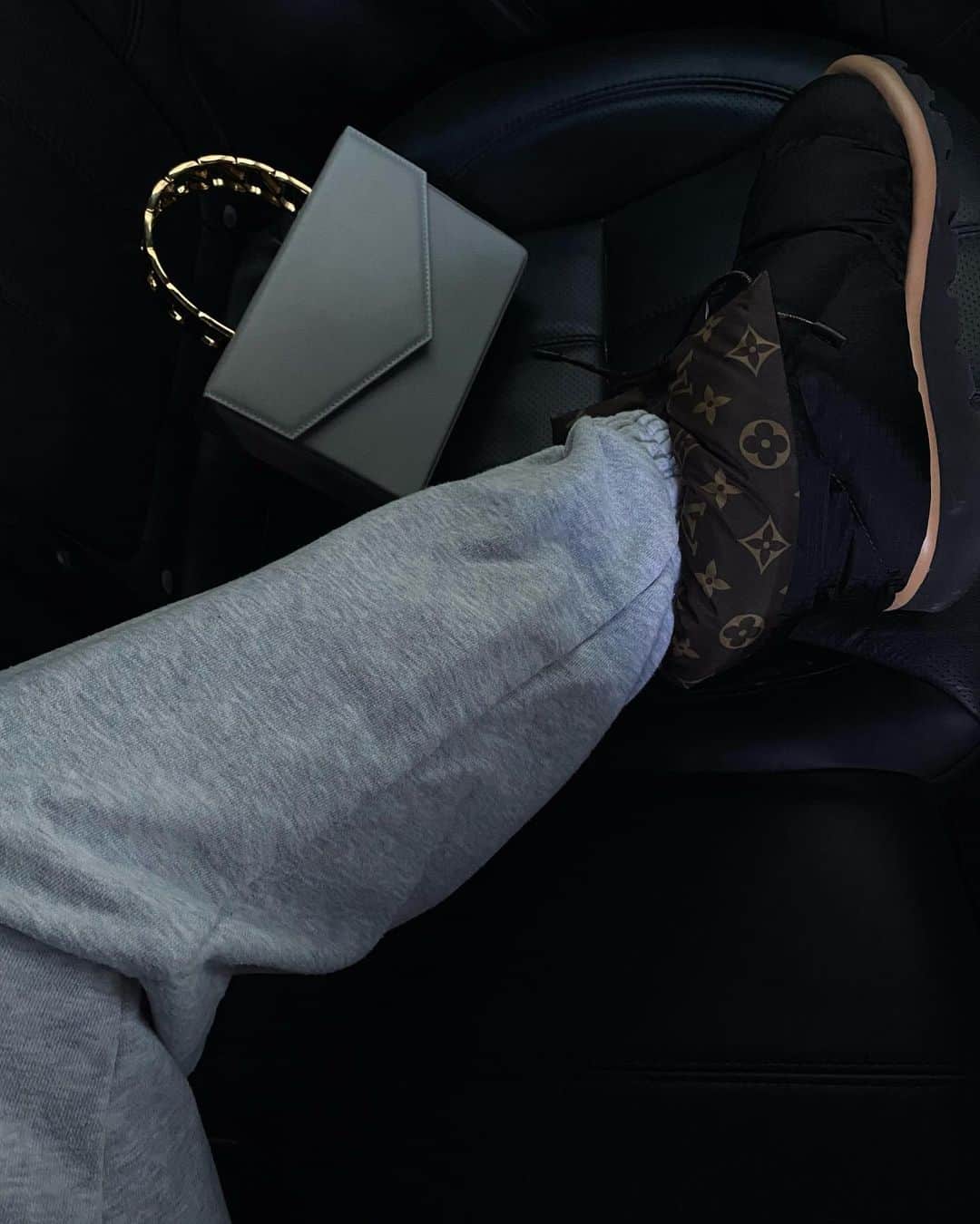 ペニーレ・タイスベックのインスタグラム：「The Pernille bag💎🖤」