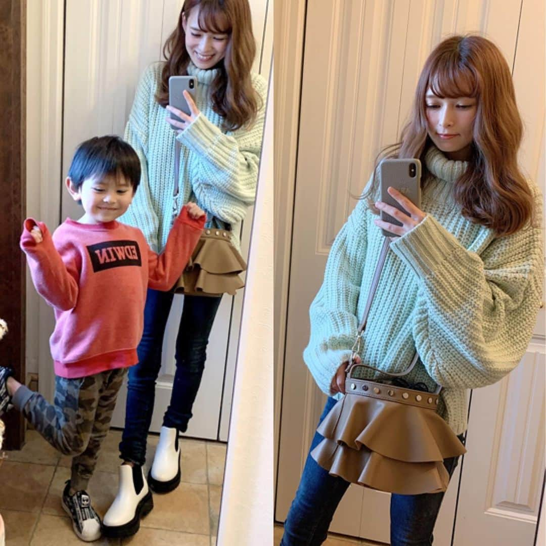 町田亜里香さんのインスタグラム写真 - (町田亜里香Instagram)「〜お洋服👗〜 可愛い色味のニット🧶を 神戸レタスで見つけたので頼んだの♡ このミント色🌿可愛くない😂？ ＊ボリュームハイネックニットトップス 2700円＋税 . そしてbagも神戸レタスˎˊ˗ 可愛いでしょ（ ; ; ）♡ ＊フリルスタッズバッグ 2700円 . プチプラ神様すぎる👛♡ . . 全てタグ付け🏷しておきます🌼 写りたいじゅきが可愛すぎる😗 小さい頃に私が、 可愛いポーズって言ってたポーズを 未だにしてくるあたり可愛い🥰。 . . #ママコーデ #gu #神戸レタス  #神戸レタスコーデ #神戸レタス購入品 #プチプラ #プチプラコーデ  #ニットコーデ #ボリュームニット  #ボリューム袖 #春色」1月17日 21時13分 - ari_gram_111