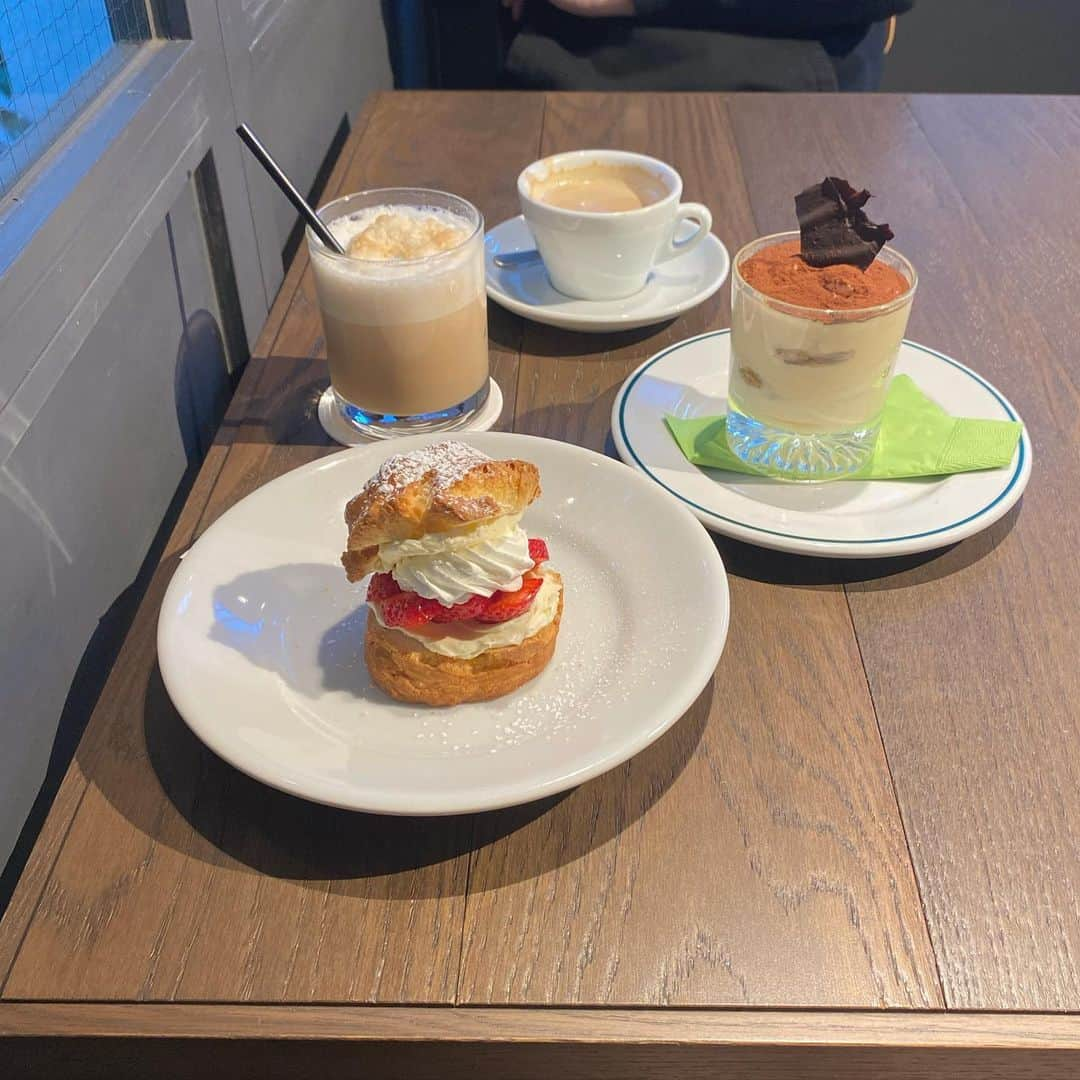 足立沙織さんのインスタグラム写真 - (足立沙織Instagram)「. スコーンとクリームチーズは反則でした☕️美味しかった〜◎ . . . #fukuokacafe#cafestgram#biotop #biotopfukuoka#teatime#scones #福岡カフェ#福岡カフェ巡り#スコーン」1月17日 21時23分 - sao_ri_17