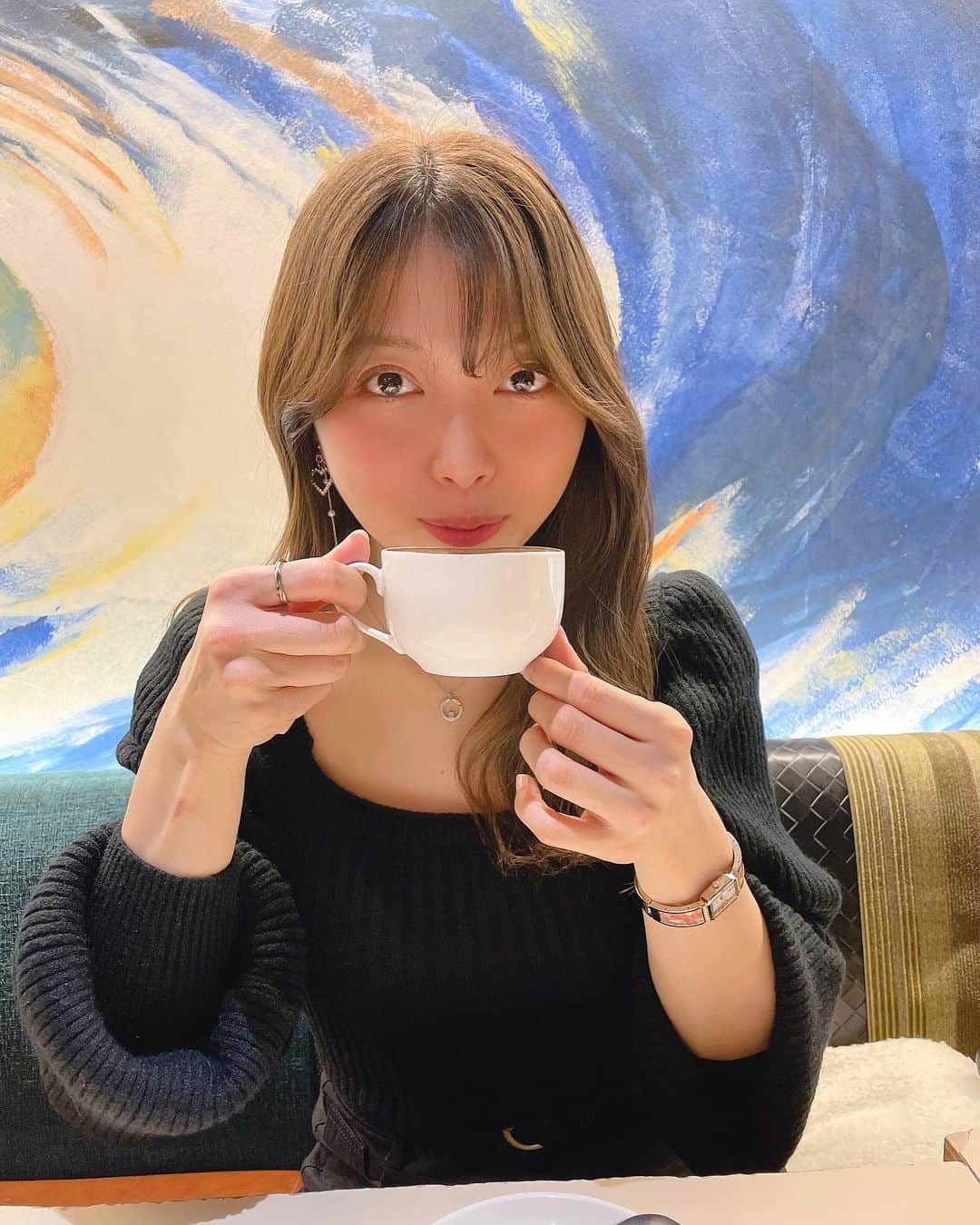 栗田楓のインスタグラム：「📍【☕️】 ・ ・ やっぱり、カフェでゆっくり頂く カフェラテがすき(´-ω-`) ・ ・ 都内でおすすめのカフェはありますか？ ・ ・」