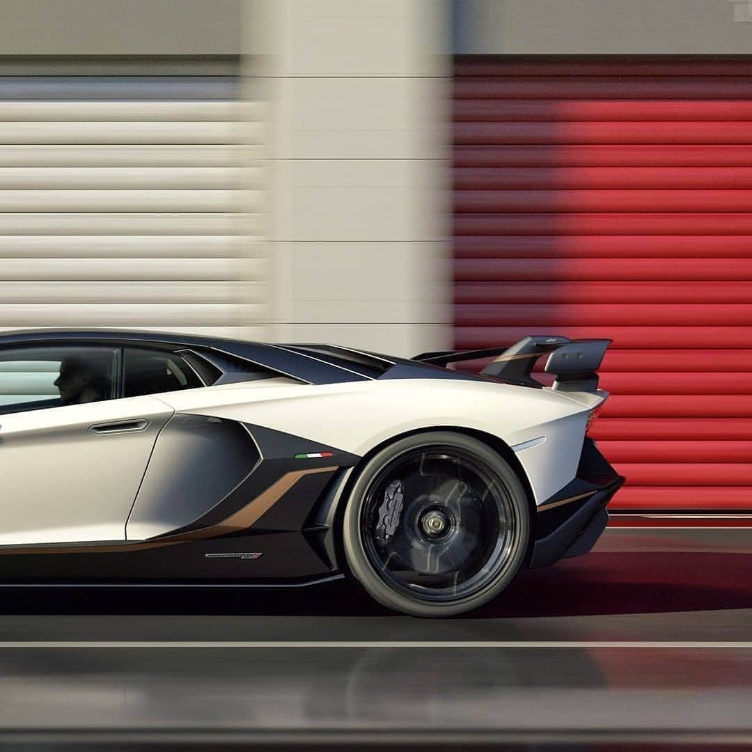 Kik:SoLeimanRTさんのインスタグラム写真 - (Kik:SoLeimanRTInstagram)「Speed becomes an astonishing emotion with Aventador SVJ 63.   #Lamborghini #AventadorSVJ63」1月17日 21時26分 - carinstagram