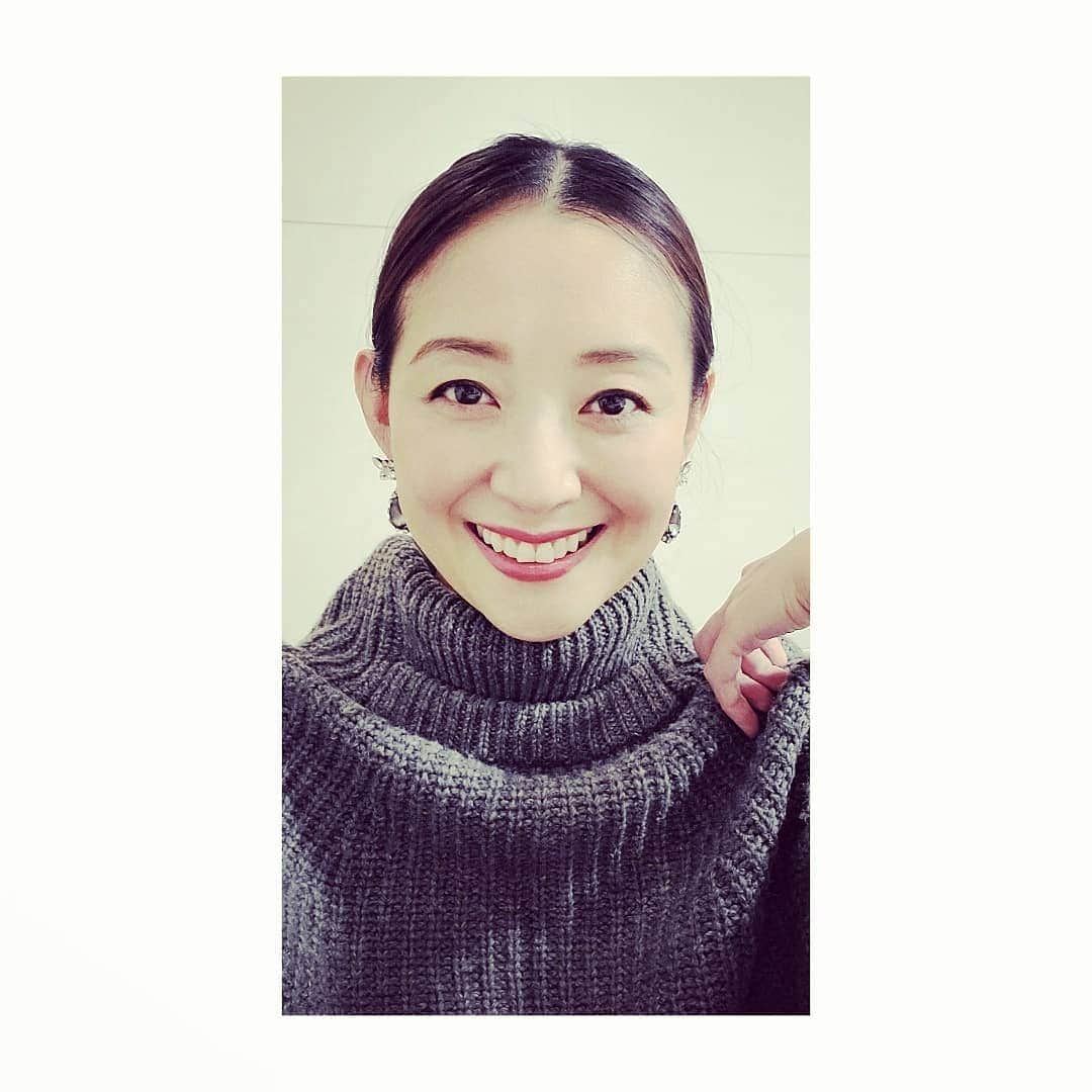 彩乃かなみさんのインスタグラム写真 - (彩乃かなみInstagram)「﻿ ﻿ 昨日は『MA』お稽古後﻿ 昨年からお声掛け頂いている﻿ 瀬奈じゅんさんのファンクラブリモートお茶会﻿ 『J’s room～新年会～』にゲスト参加させて頂きました！！﻿ ﻿ ﻿ 自宅から、麻子さん始め麻子さんのファンクラブの皆様や私の方からお申し込み下さいました皆様と繋がれる…あのとっても素敵な時間﻿ 自然な笑いが満ちていて本当に有り難く幸せなことだなぁ…としみじみ…💓﻿ ﻿ それはもちろん出演させて頂く度に思うのですが、昨日はなんでも“天赦日+一粒万倍日”という稀にみる幸運日だったらしく、そんな日に(お稽古は始まっていますが、人様の前に出させて頂くという意味で)お仕事始めの日が迎えられ…なんて幸先の良い2021年だろうと深く実感しました！ 心から感謝を…💓 ﻿ 本当にありがとうございました﻿ ﻿ ﻿ ﻿ #瀬奈じゅん さん #彩乃かなみ #specialday #happyday #newbeginnings﻿ #redlips 💄✨﻿ ﻿」1月17日 21時26分 - kanamiayano.official