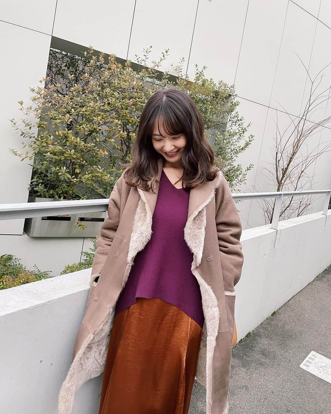 西川瑞希（みずきてぃ）さんのインスタグラム写真 - (西川瑞希（みずきてぃ）Instagram)「Cherie Monaのお洋服は、着やすくオシャレ見せできる色の組み合わせもこだわり❤︎中に着ているのはパープルニットとブラウンサテンスカートのセットアイテム！  @cheriemona_official ニット＆サテンスカートSET  色違いには、ブラウンニットにイエローサテンスカートの組み合わせも✨  スカートの後ろはゴム仕様なので、楽ちんに！綺麗に！着ていただけますよ☺︎  #cheriemona #winterfashion #冬コーデ #ニット #サテンスカート」1月17日 21時28分 - mizuki_nishikawa_