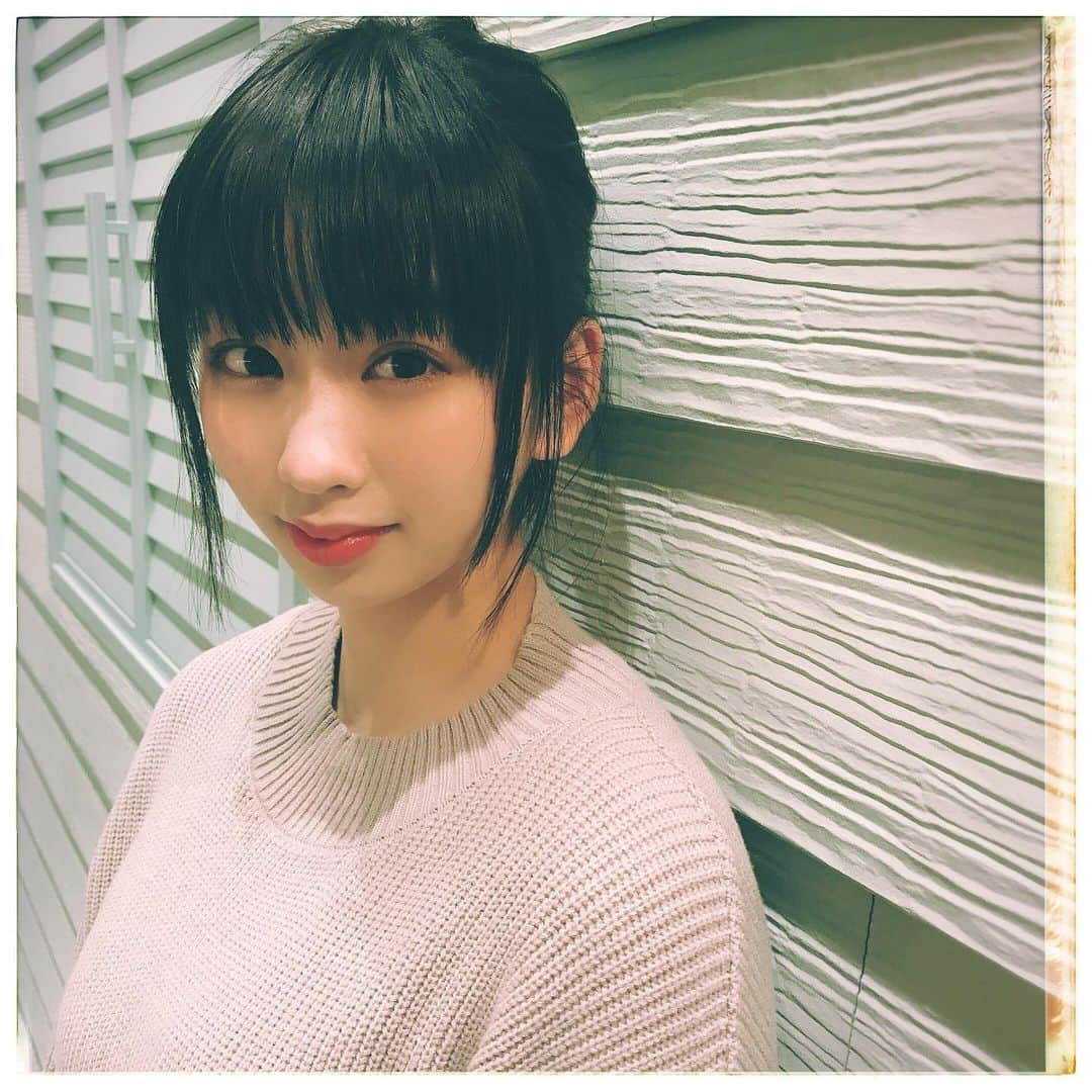 奥森皐月さんのインスタグラム写真 - (奥森皐月Instagram)「. . . 今月のQJWeb連載公開されました。 過去と未来、夢と現実、愛と孤独。 そんなことを書いています、いません。 嘘は一つもついていません。 是非読んでください、感想も嬉しいです。 . . . #奥森皐月 #QJWeb #連載 #ラジオ #りぼんガール #すイエんサーガールズ #JK #FJK #16歳 #女子高生 #手書き #手書き文 #原稿用紙 #140文字 #エッセイ #文字 #音 #音楽 #曲 #小説 #本 #笑顔 #ポニーテール #パンツ #ニット #retrogirl #SHIBUYA109 #渋谷109 #スターダストプロモーション #煩悩自動書記」1月17日 21時29分 - satuki_okumori_official