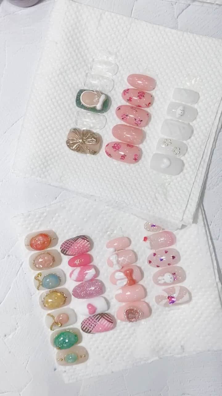 のインスタグラム：「ジェルで作るぷっくりハートネイル♡ Plump heart nail with gel!⠀ ⠀  PREGEL・Betty gel・きまぐれキャット・PREANFA・PREXY商品は、ネイリストの方は↓ ⠀ プリモール @nail_premall ⠀ http://gelnailshop.com/ ⠀ ⠀ キャンディポケット @candypocket_official ⠀ http://www.beautysupport.jp/sm/script_main/shoptop.php ⠀ ⠀ セルフの方は↓ ⠀ ジョイアート @joyartofficial ⠀ http://joyart.biz/ ⠀ ⠀ にて購入頂けます☺️⠀⠀  ⠀ @pregelofficial @bettygel_official ⠀  #nail #nails #nailart #ネイル #美甲 #ネイルアート  #japanesenailart #manucure #japanesenails #manicurist #gelnails #أظافر #네일아트 #미용 #vẽmóng #valentinenails #バレンタインネイル #バレンタイン #chocolate #チョコネイル #ハートネイル b #heartnails」