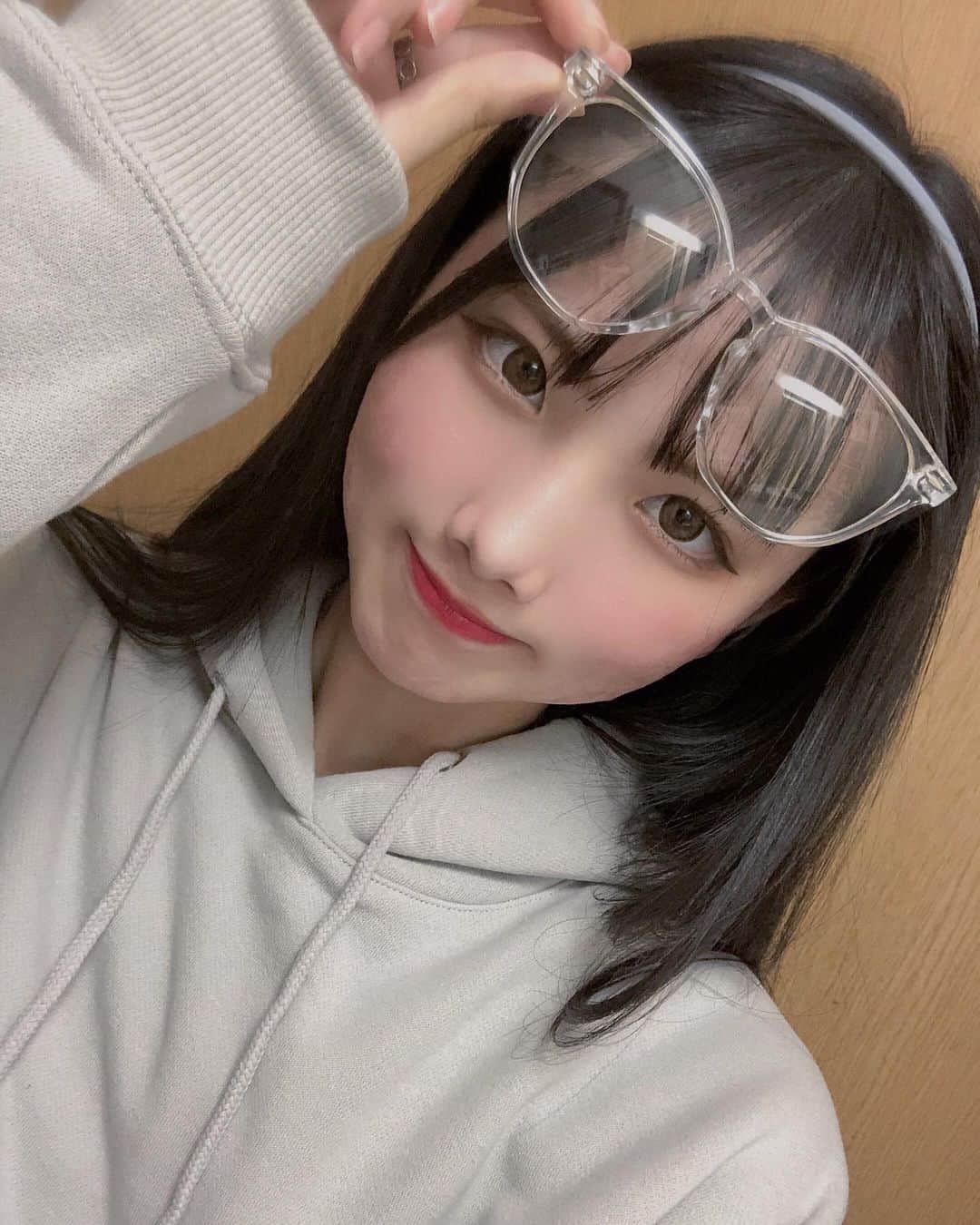 中野みやびのインスタグラム：「クリア眼鏡  #クリア眼鏡 #クリア #眼鏡 #メガネ #かわいい #韓国 #流行り #おしゃれ #ファッション #コーデ #code #fashion #お洒落 #中野みやび #みやび」