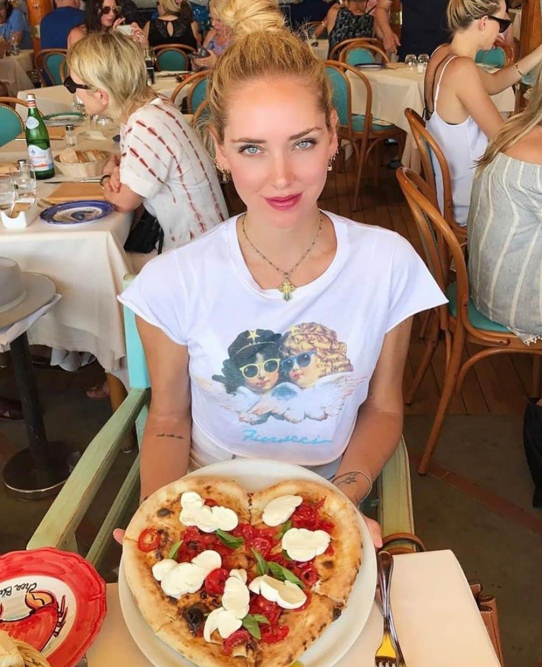 キアラ・フェラーニさんのインスタグラム写真 - (キアラ・フェラーニInstagram)「It’s world’s pizza day today: my favorite food in the world 🍕」1月17日 21時48分 - chiaraferragni