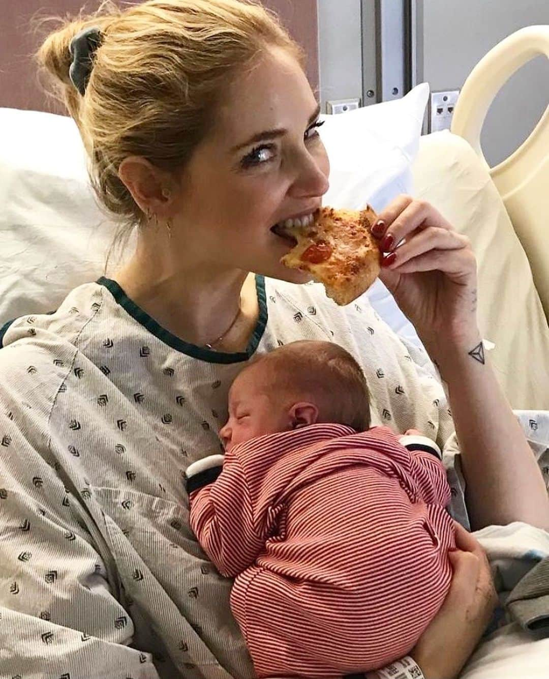 キアラ・フェラーニさんのインスタグラム写真 - (キアラ・フェラーニInstagram)「It’s world’s pizza day today: my favorite food in the world 🍕」1月17日 21時48分 - chiaraferragni