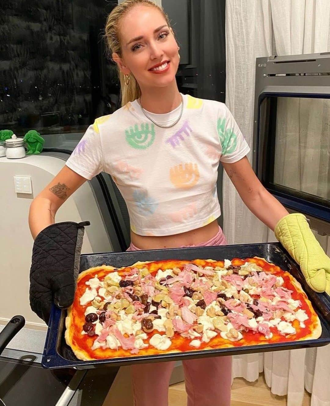 キアラ・フェラーニさんのインスタグラム写真 - (キアラ・フェラーニInstagram)「It’s world’s pizza day today: my favorite food in the world 🍕」1月17日 21時48分 - chiaraferragni