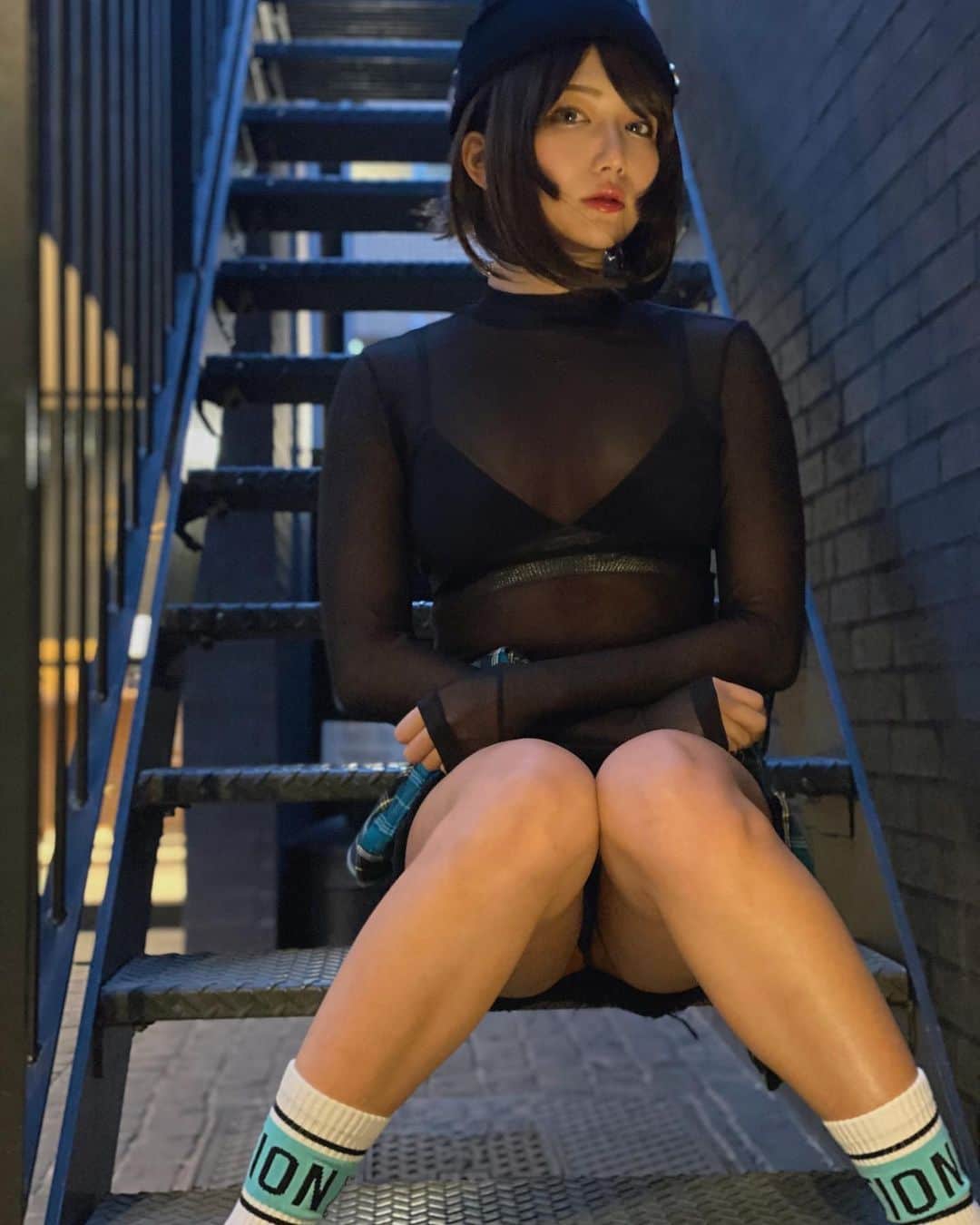 のインスタグラム：「How many times have I been waiting for you? My time is still stopped during the changing season. If you're going to be alone, Don't let me have any expectations from the beginning. Don't come inside me. What should I do if I'm left behind?  #オルチャン  #オルチャンヘア   #今日のコーデ  #ファッション   #picture  #flowers  #instaart  #instagood #masterpiece #creative #photooftheday #ファッション好きな人と繋がりたい #インスタ映え  #海外ファッション #fashion   #肉体美  #腹筋女子   #fitnessmotivation  #fitness #fitnessgirl  #筋トレ女子   #高身長女子   #f4f  #f4follow   #腹筋女子   #漂亮  #ハイライト  #お洒落さんと繋がりたい  #美脚美人  #冬コーデ」