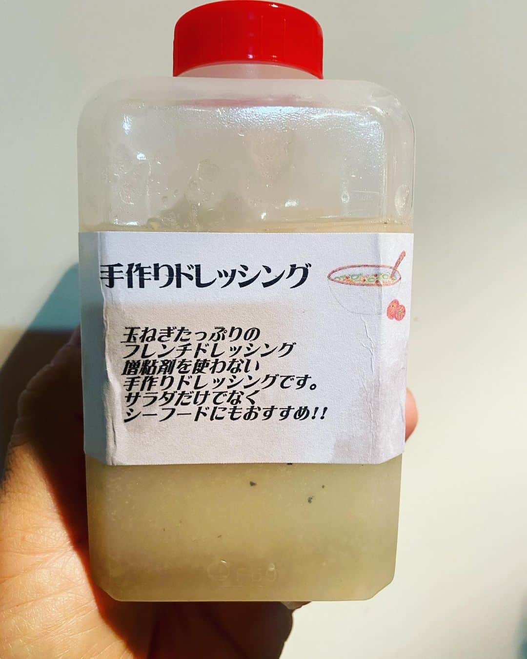 火口秀幸のインスタグラム：「これは、今や #幻 の、と言われる　 #稲垣吾郎　ちゃんが　ご紹介する #草彅ドレッシング　 これ、実はッ、 ある場所で、ガッツリ　手に入ります #草彅剛　#佐藤青果　#三軒茶屋」